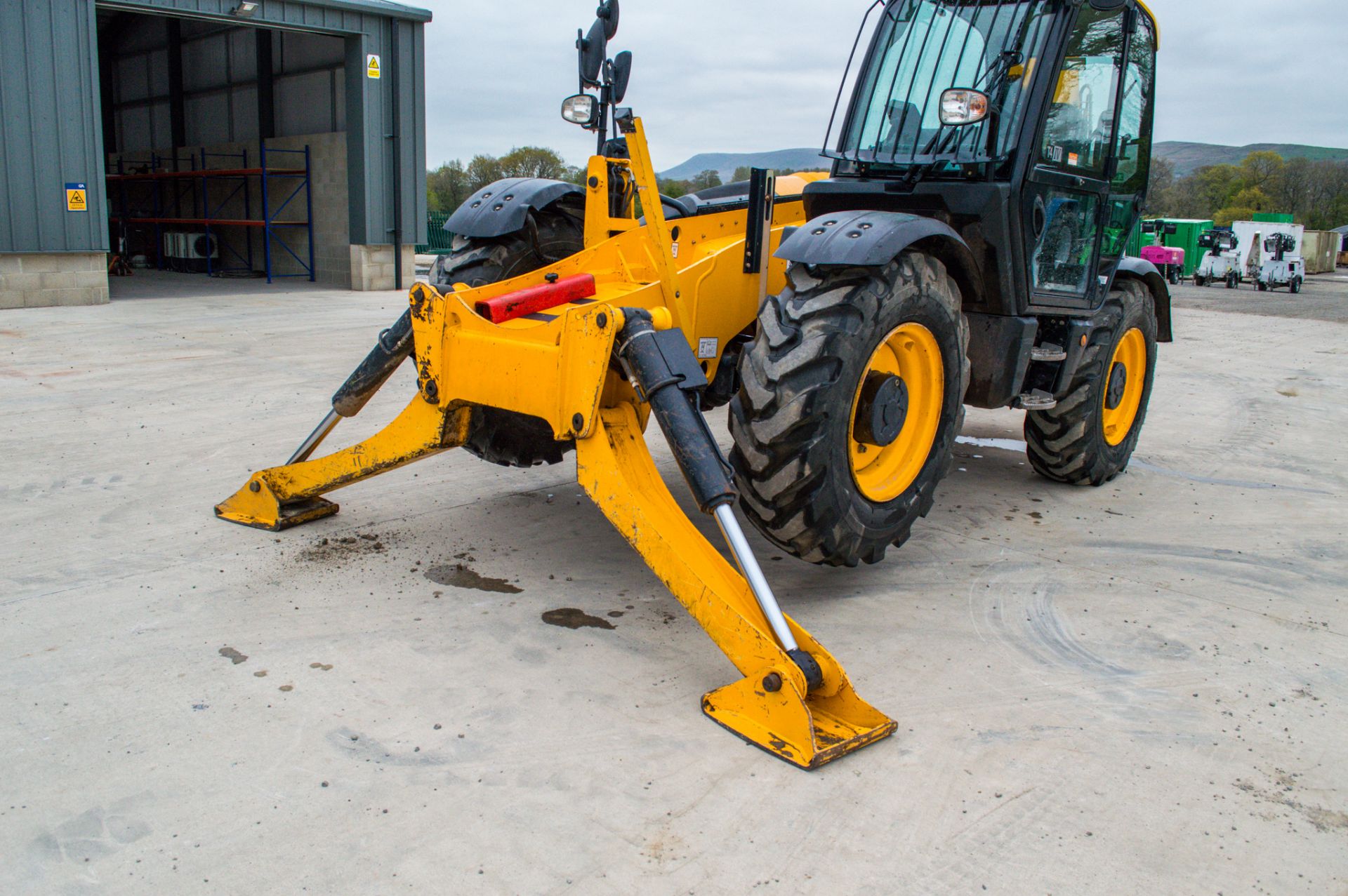 JCB 540-180 Hi-Viz 18 metre telescopic handler  Year: 2017 S/N: 2568367 Recorded Hours: 6219 c/w - Image 17 of 26