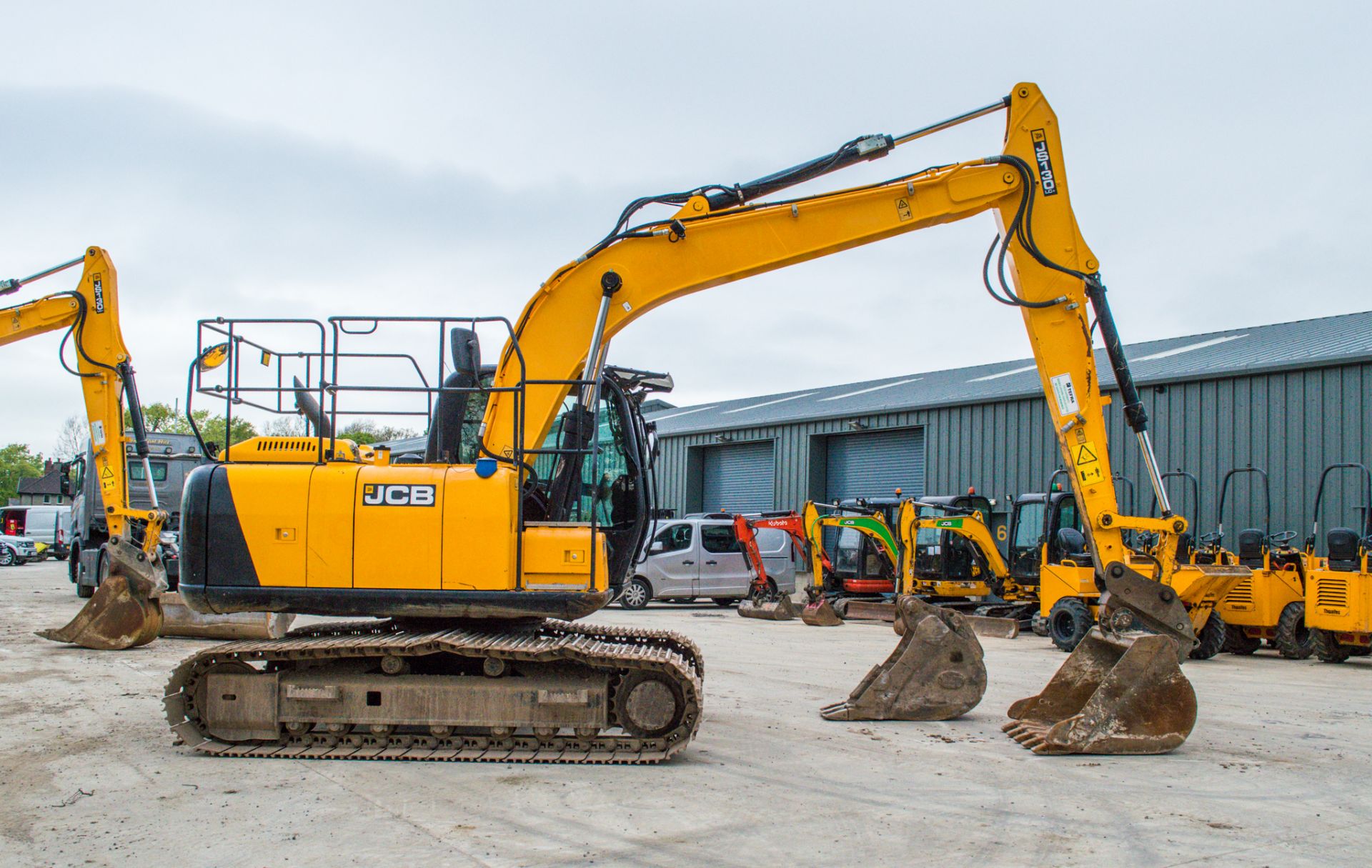 JCB JS130 LC+ 13 tonne steel tracked excavator Year: 2016 S/N: 424040 Recorded Hours: 5228 Air - Image 8 of 24
