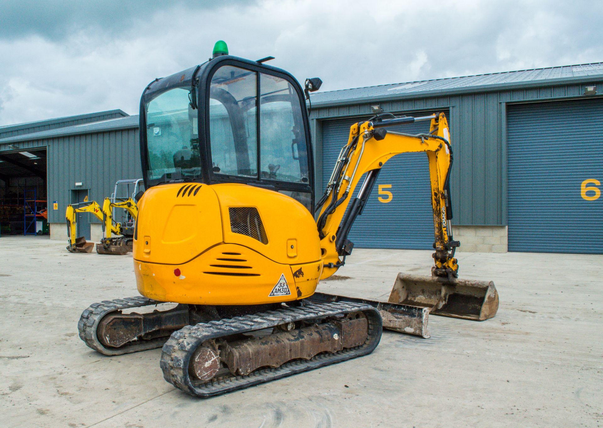 JCB 8030 ZTS 3 tonne rubber tracked mini excavator Year: 2015 S/N: 2432305 Recorded hours: 2702 - Image 3 of 21