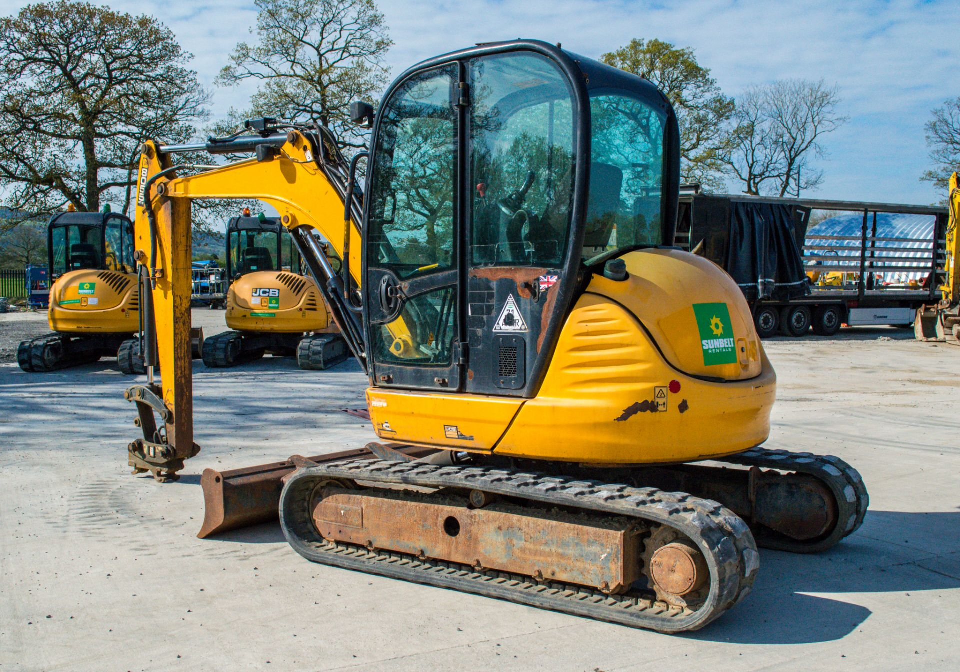 JCB 8055 RTS 5.5 tonne rubber tracked midi excavator Year: 2014 S/N: 2060727 Recorded Hours: 2618 - Image 4 of 25