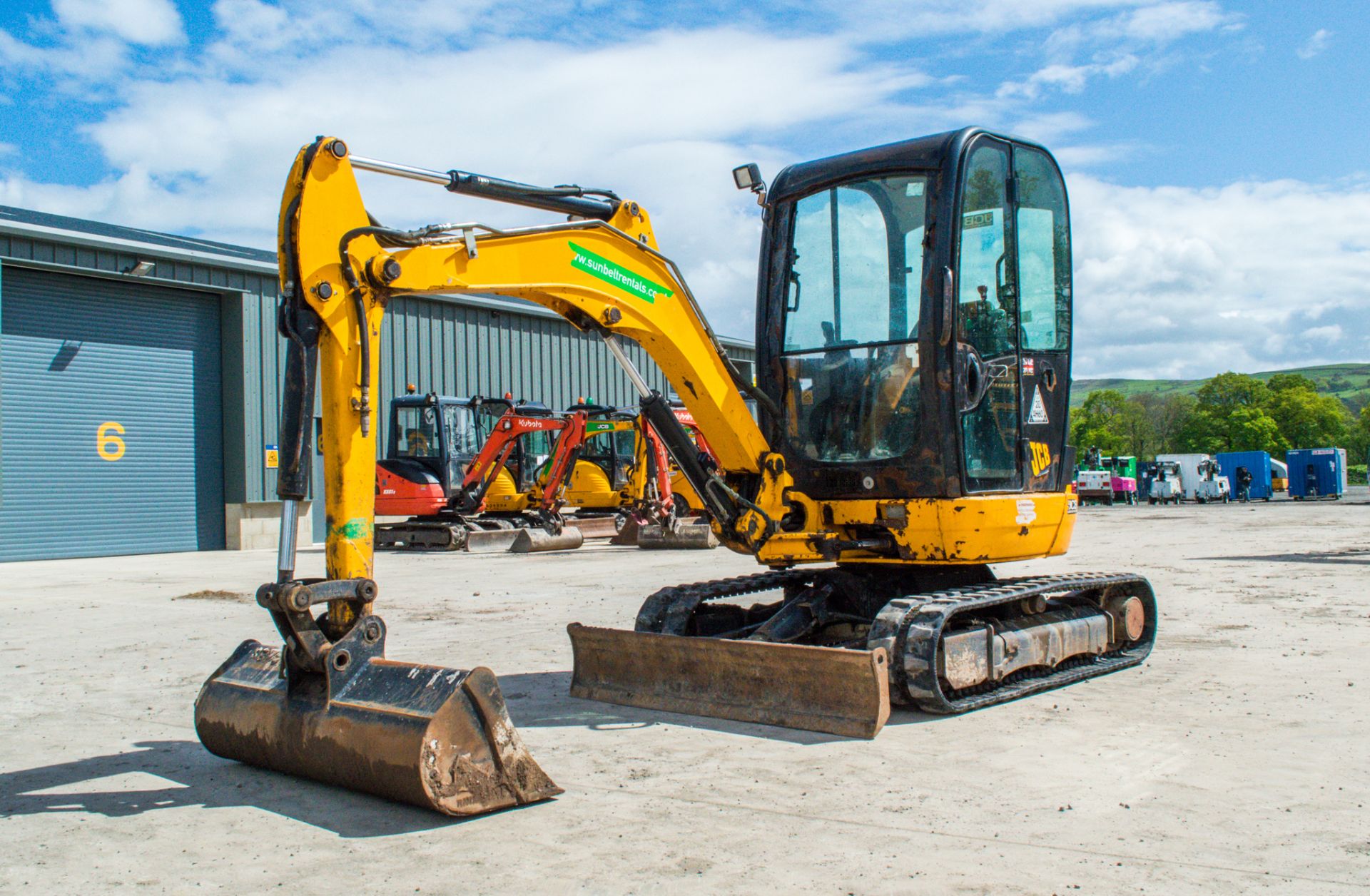 JCB 8025 2.5 tonne rubber tracked mini excavator Year: 2013 S/N: 2226112 Recorded hours: 3431 Blade,