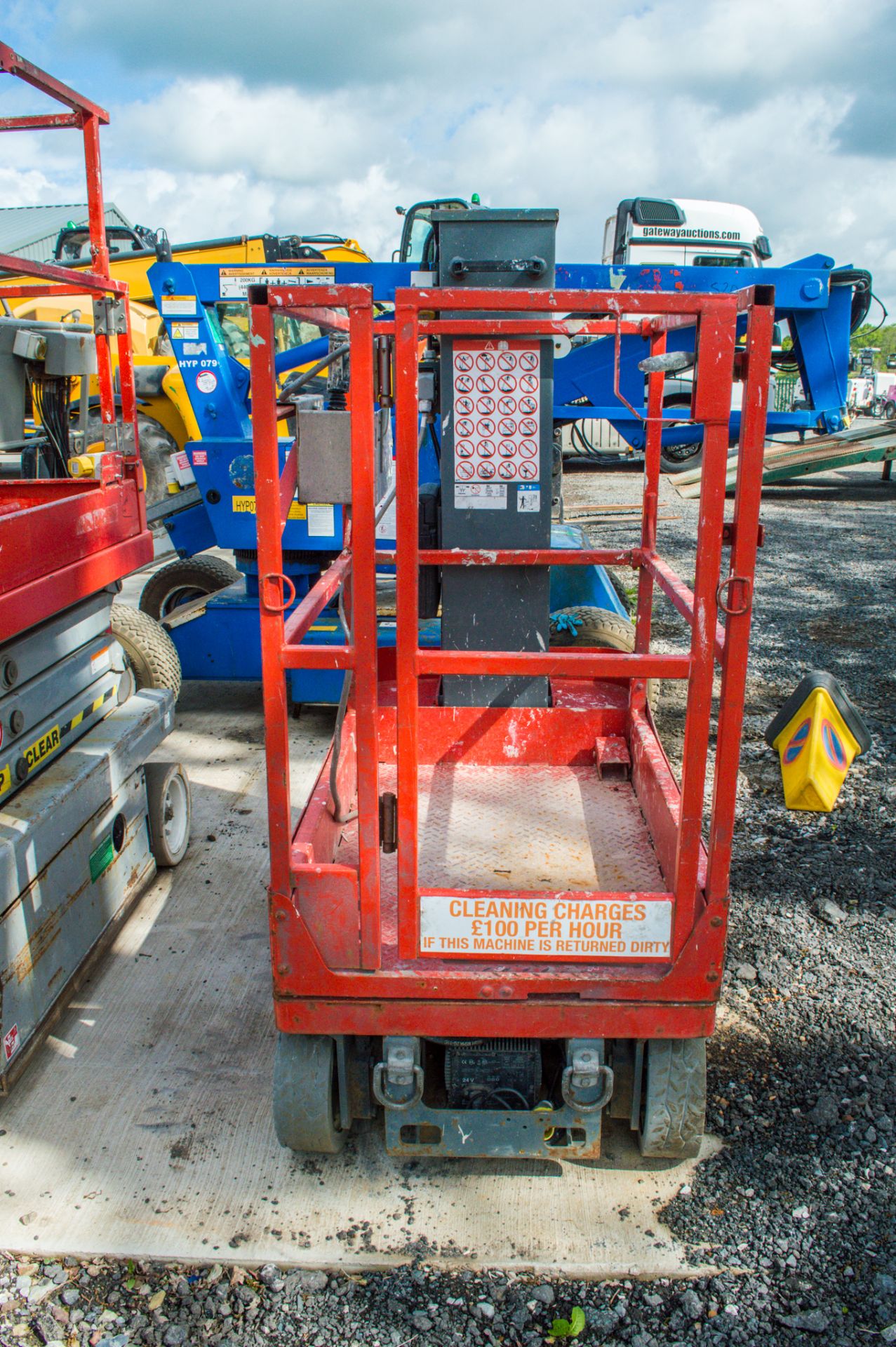 Skyjack SJ16 battery electric scissor lift Year: 2013 S/N: 1403363 Recorded Hours: 120 SJ16-001 - Image 6 of 9