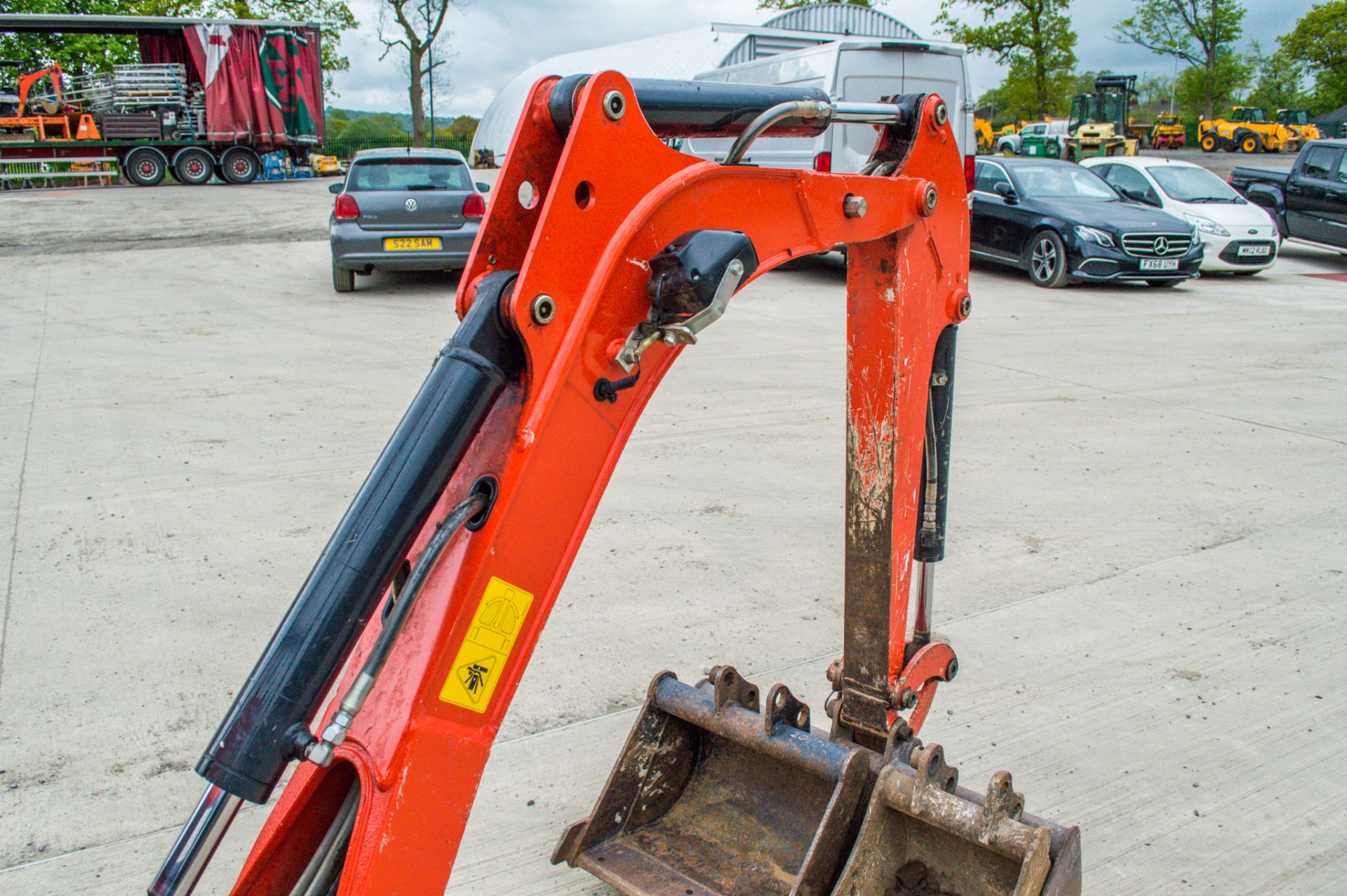 Kubota K008-3 0.8 tonne rubber tracked micro excavator Year: 2018 S/N: 31059 Recorded Hours: 767 - Image 11 of 20