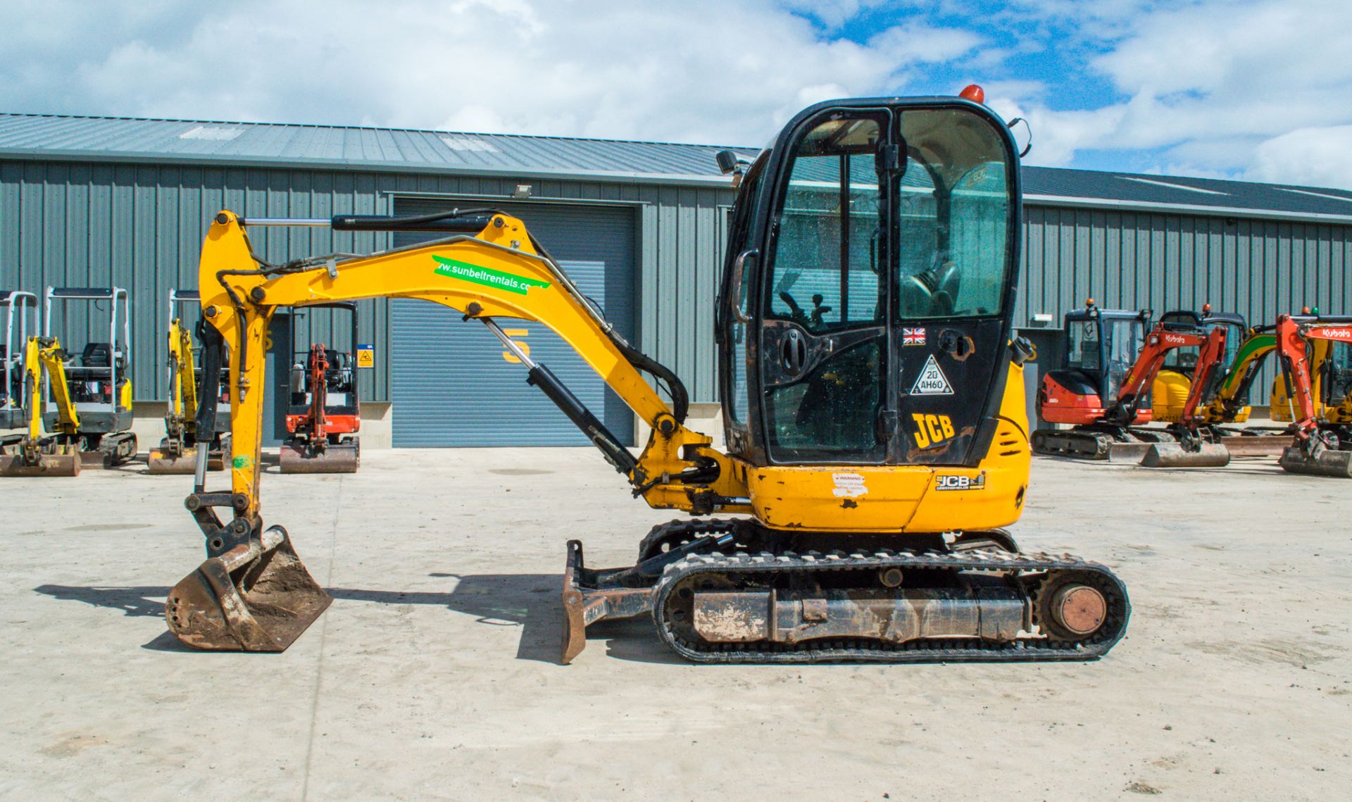 JCB 8025 2.5 tonne rubber tracked mini excavator Year: 2013 S/N: 2226112 Recorded hours: 3431 Blade, - Image 8 of 22