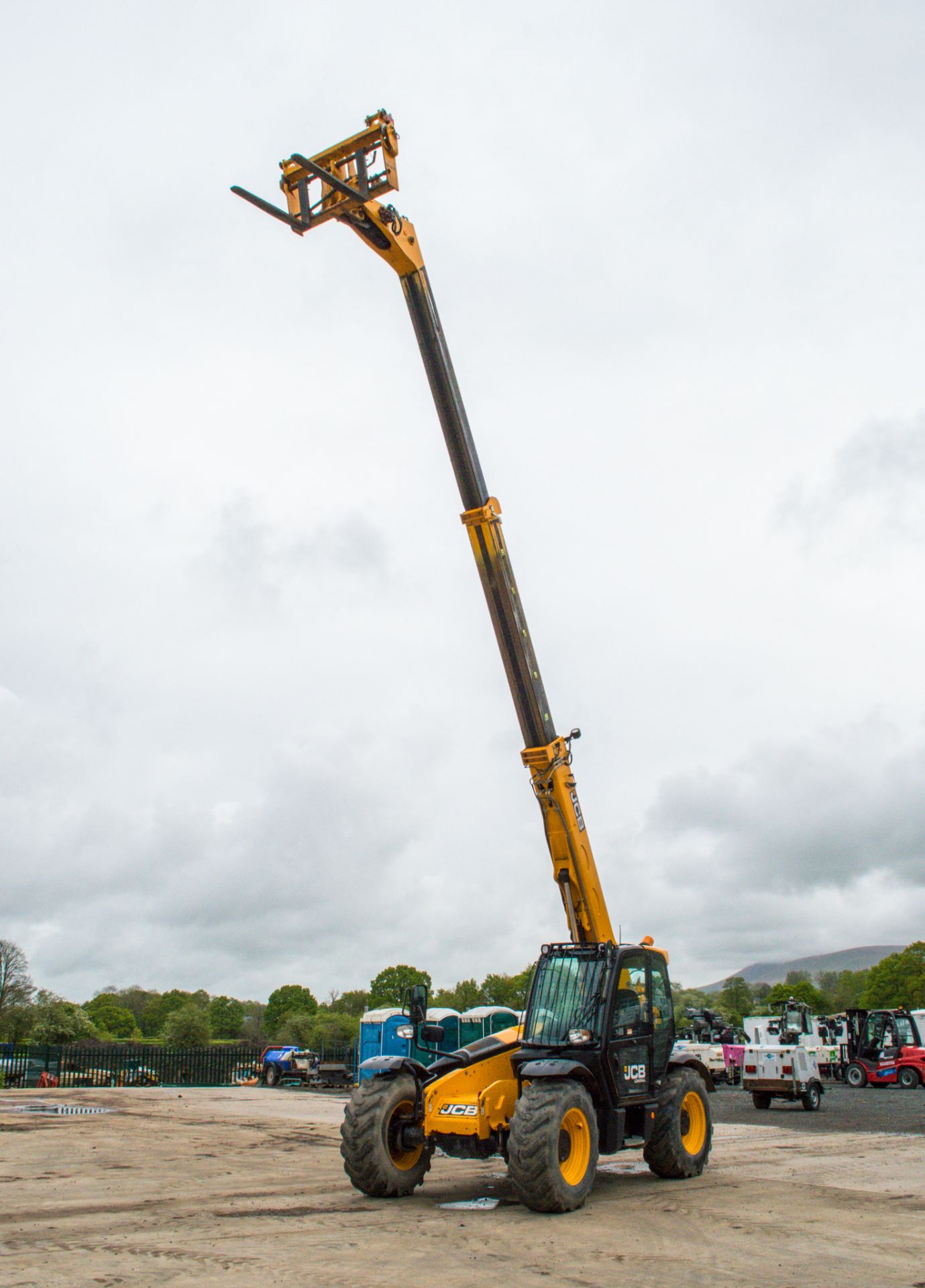 JCB 535-95 9.5 metre telescopic handler  Year: 2017 - Image 15 of 27