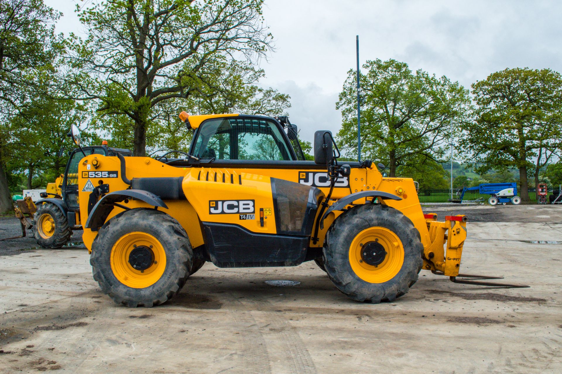 JCB 535-95 9.5 metre telescopic handler  Year: 2017 - Image 8 of 27