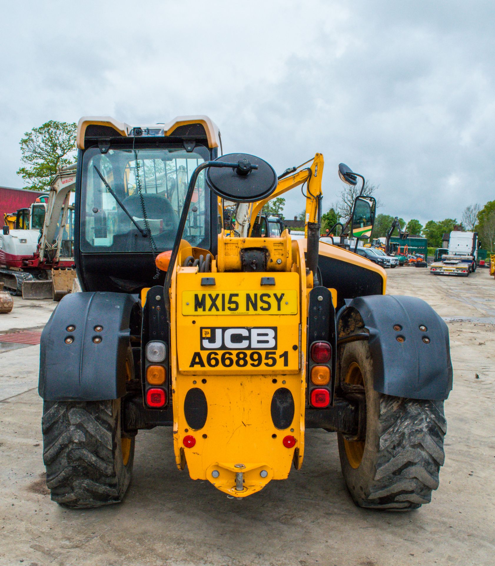 JCB 531-70 7 metre telescopic handler  Year: 2015  S/N: 2349726 Recorded Hours: 2144 A668951 - Image 6 of 25