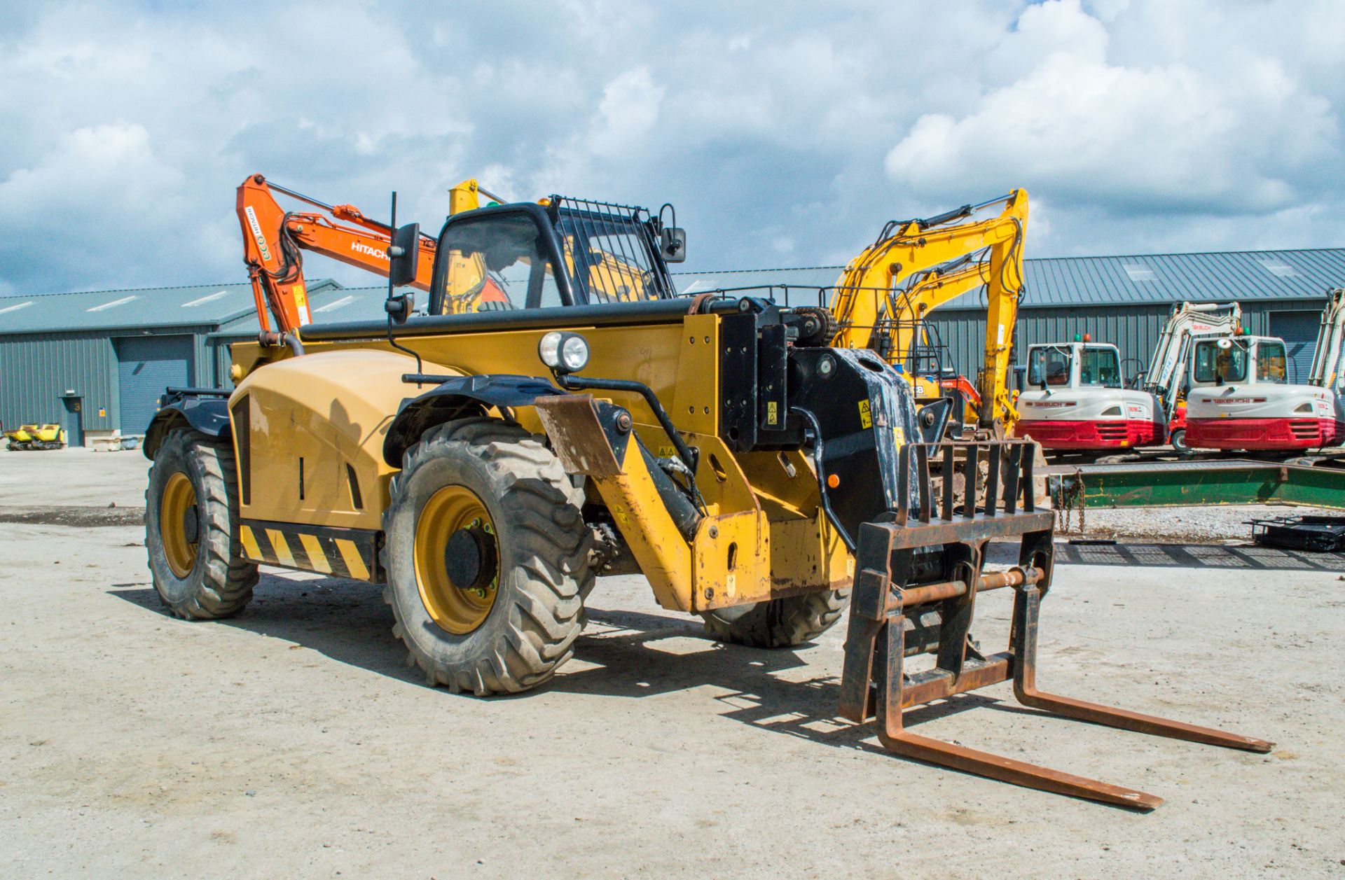 Caterpillar TH417C 17 metre telescopic handler Year: 2014 S/N: NAB00184 Recorded hours: 2005 - Image 2 of 26