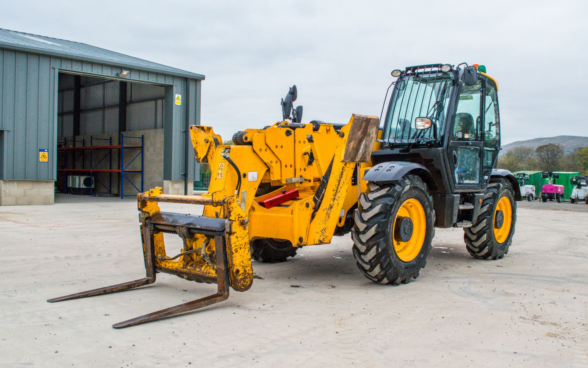 JCB 540-180 Hi-Viz 18 metre telescopic handler  Year: 2017 S/N: 2568367 Recorded Hours: 6219 c/w