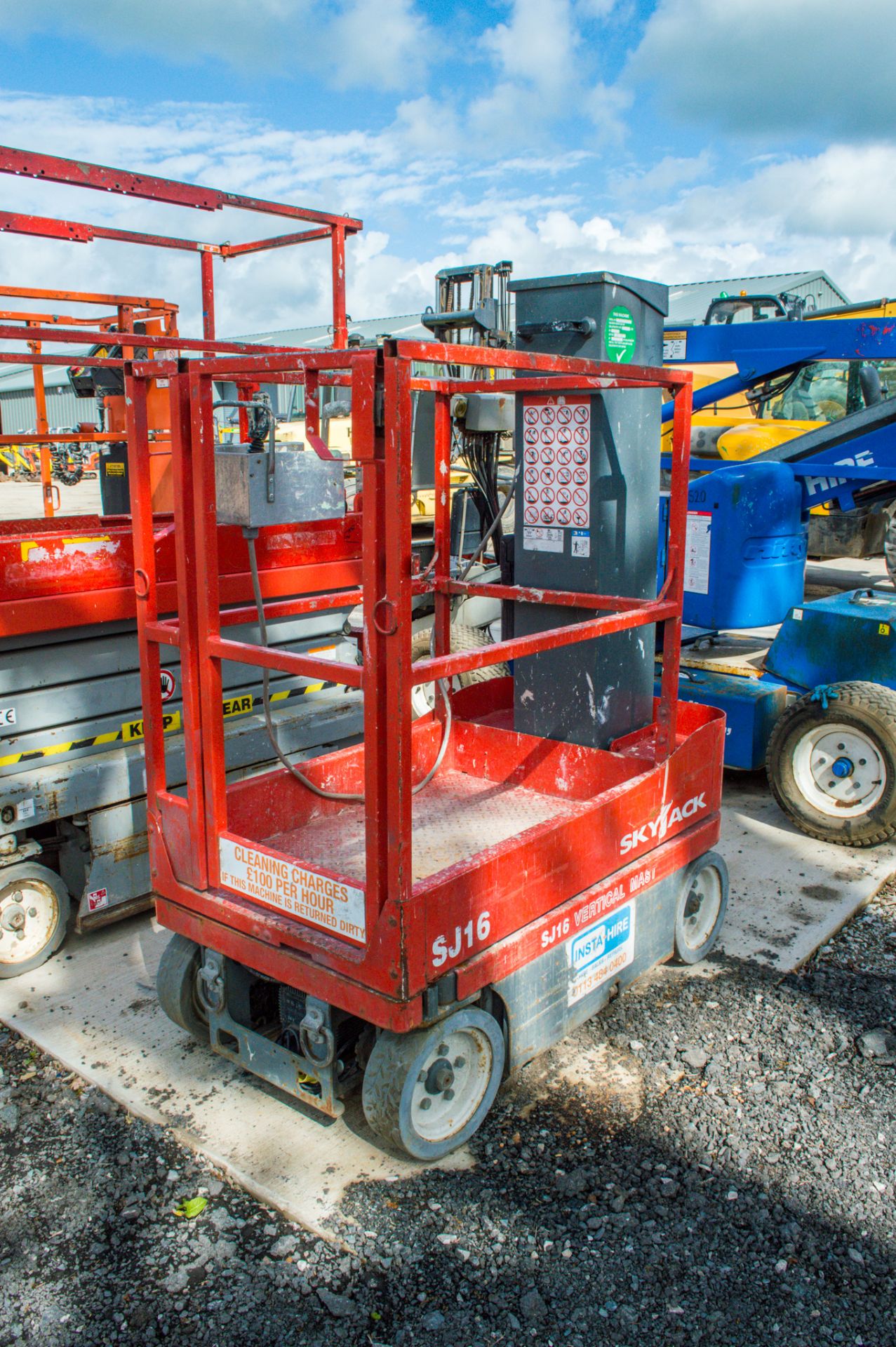 Skyjack SJ16 battery electric scissor lift Year: 2013 S/N: 1403363 Recorded Hours: 120 SJ16-001 - Image 2 of 9