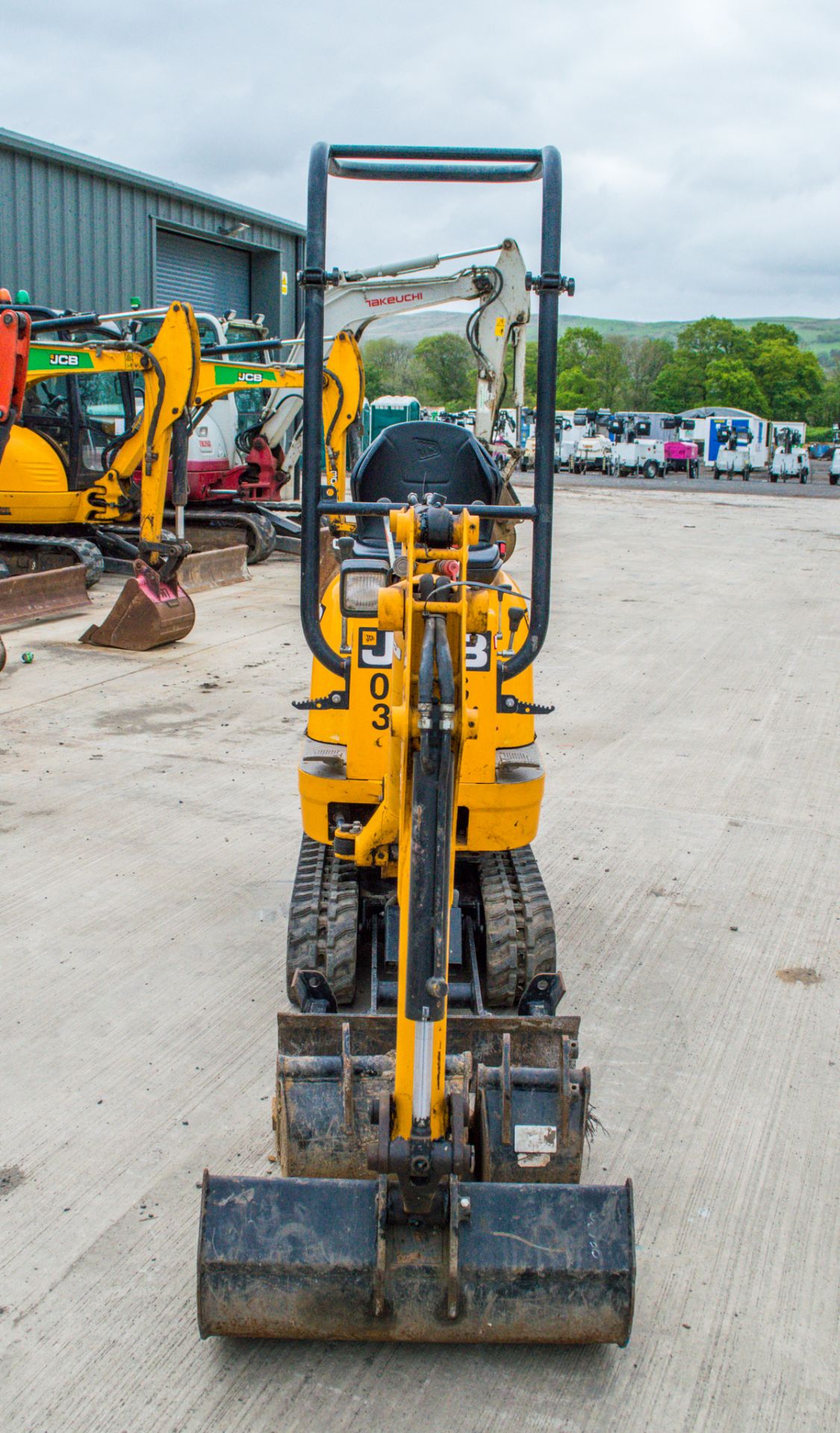 JCB 8008 CTS 0.8 tonne rubber tracked micro excavator Year: 2021 S/N: 2970262 Recorded Hours: 235 - Image 5 of 23