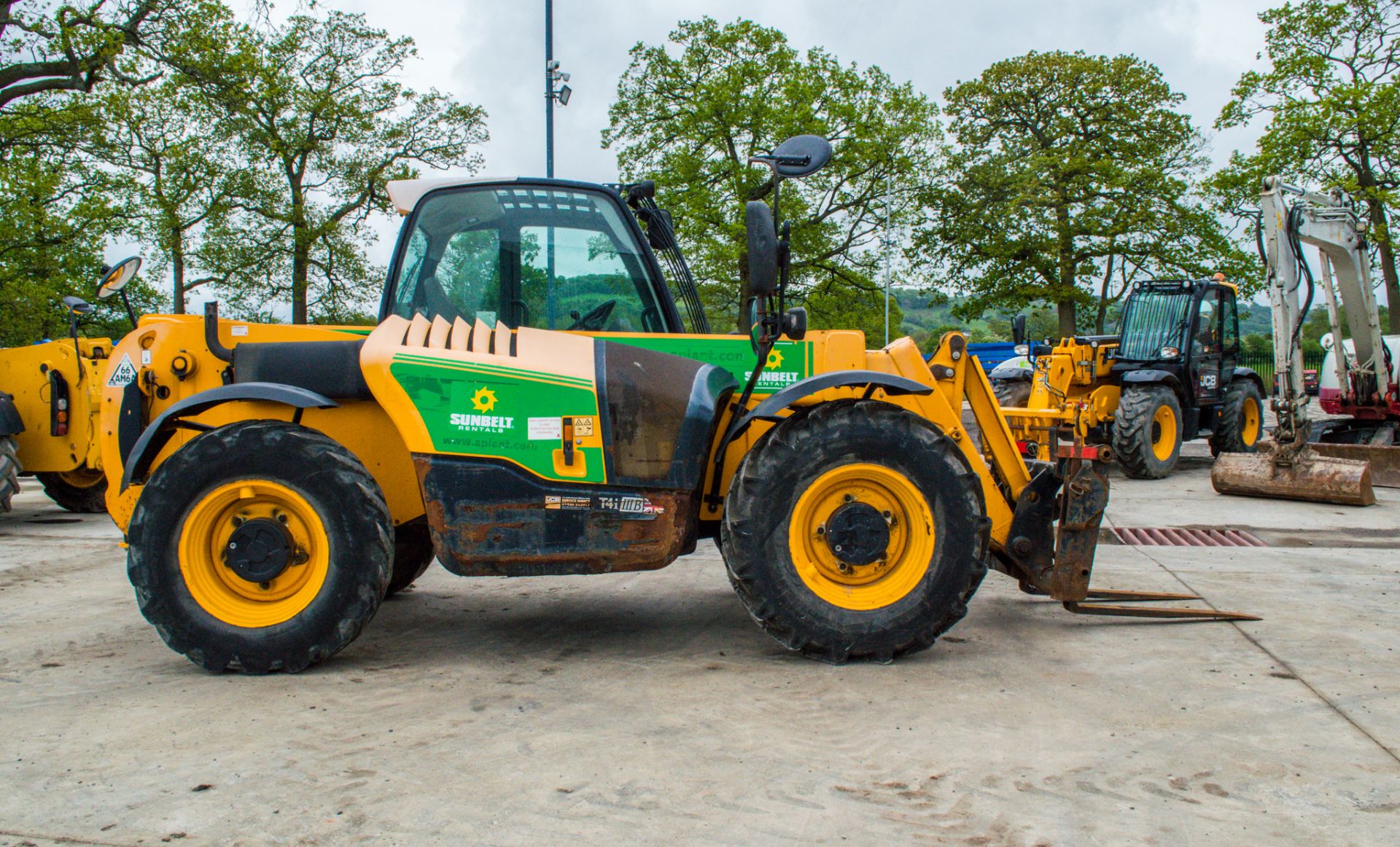 JCB 531-70 7 metre telescopic handler  Year: 2015  S/N: 2349726 Recorded Hours: 2144 A668951 - Image 8 of 25