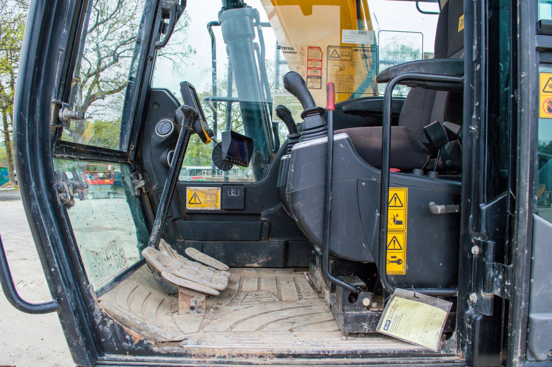 JCB JS130 LC+ 13 tonne steel tracked excavator Year: 2016 S/N: 424044 Recorded Hours: 4240 Air - Image 21 of 25