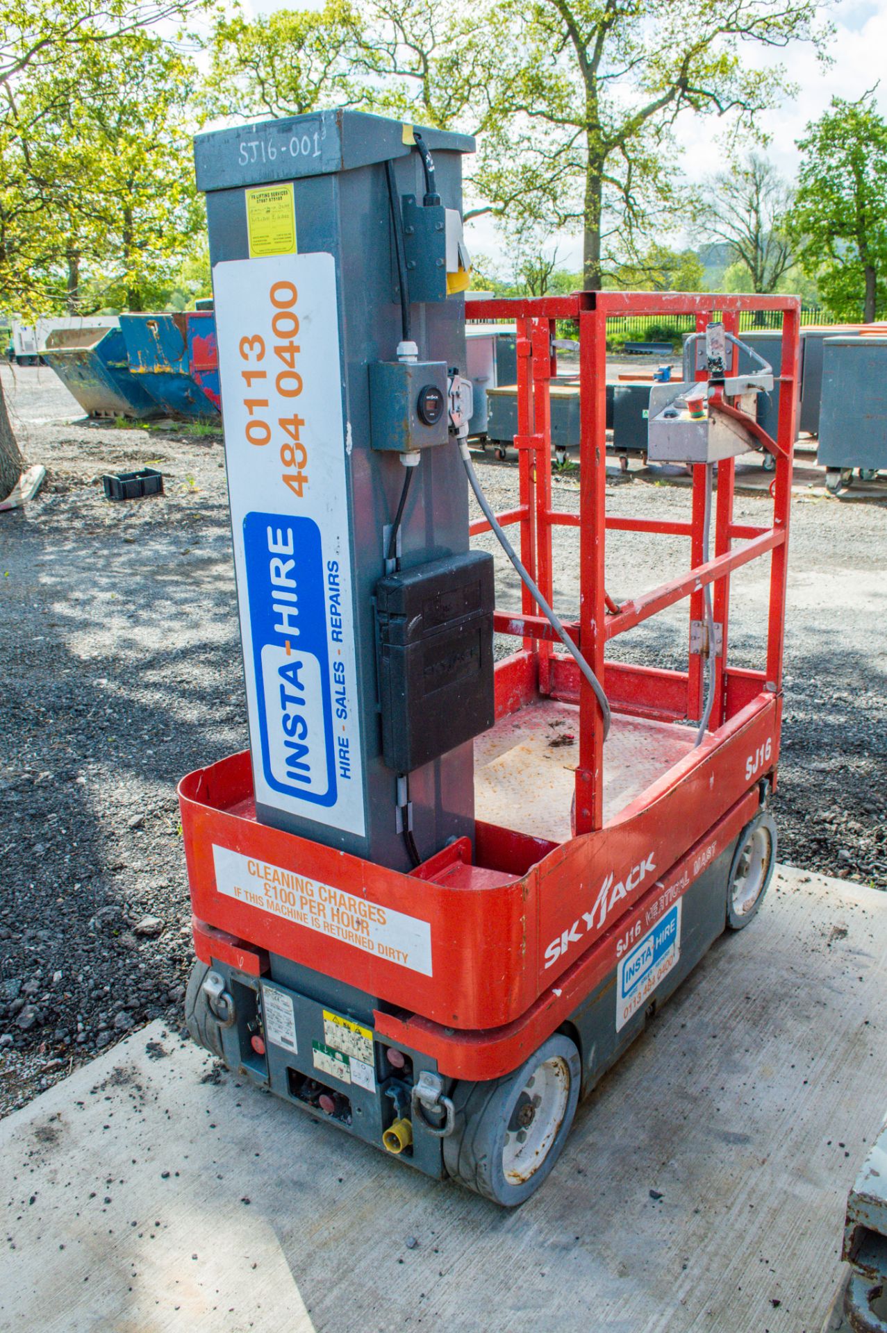 Skyjack SJ16 battery electric scissor lift Year: 2013 S/N: 1403363 Recorded Hours: 120 SJ16-001 - Image 4 of 9