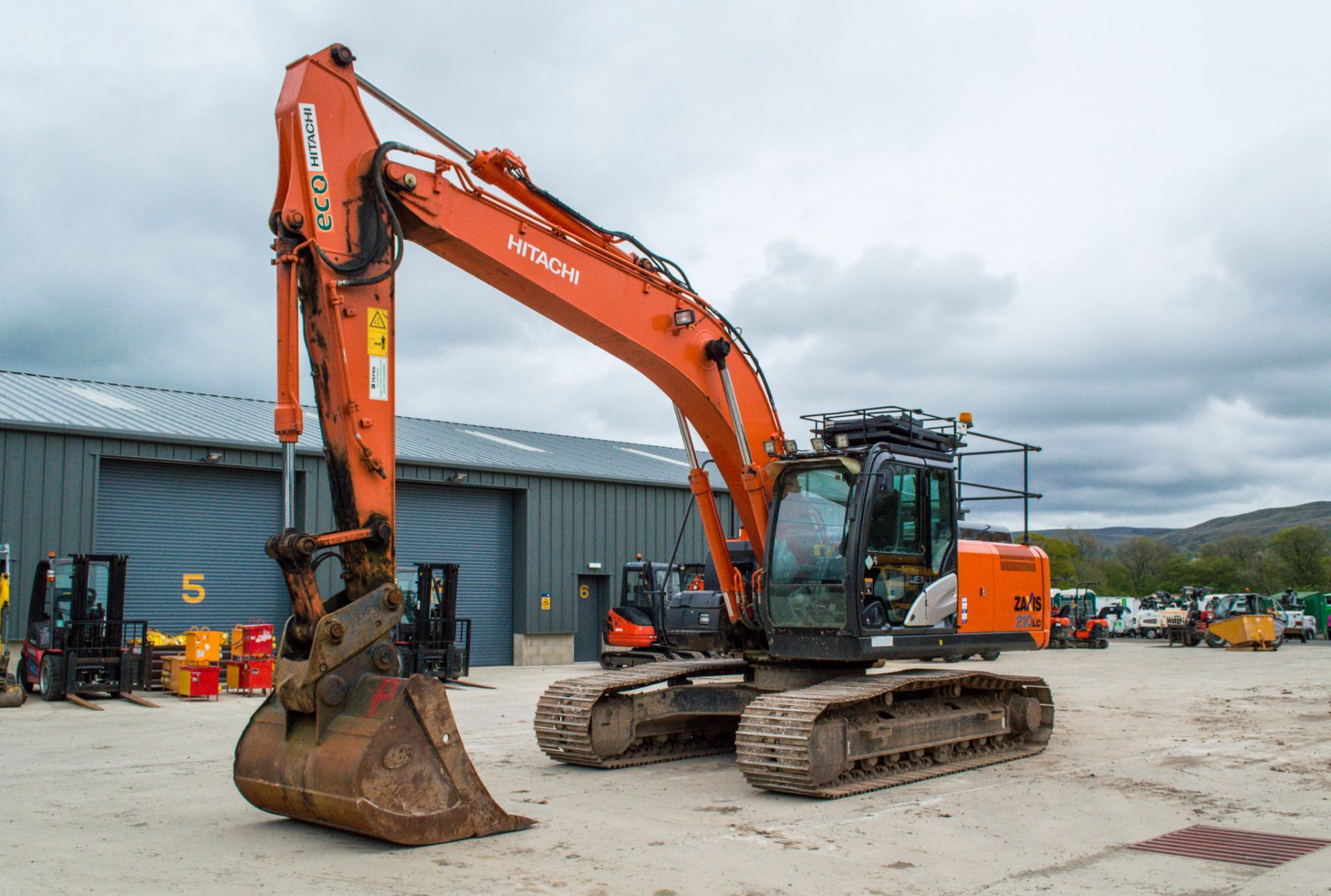 Hitachi ZX 210 LC 21 tonne steel tracked excavator Year: 2015 S/N: 303730 Recorded hours: 5549 Air