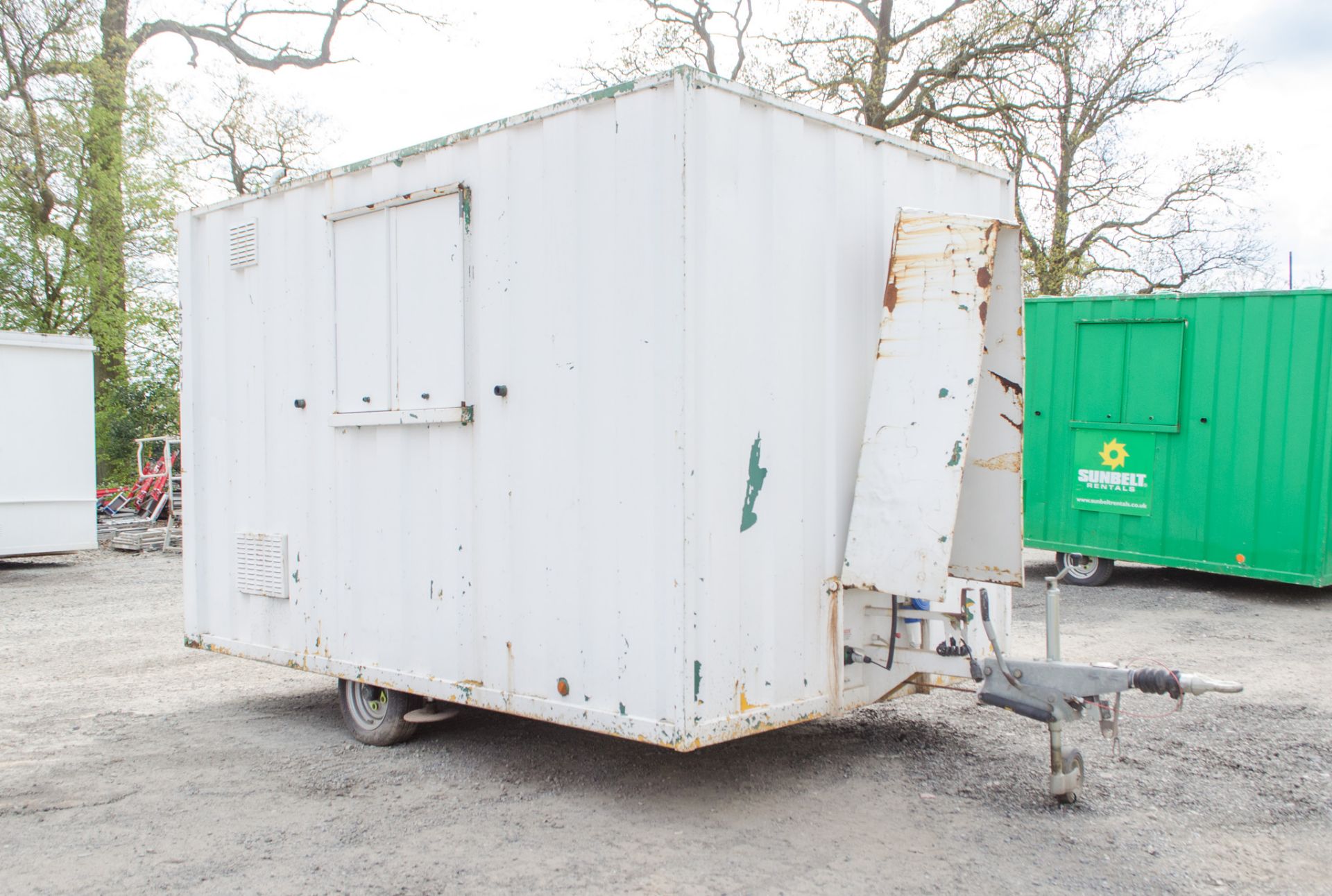 Groundhog 12 ft x 8 ft steel anti vandal mobile welfare unit Comprising of: Canteen, toilet & - Image 2 of 11