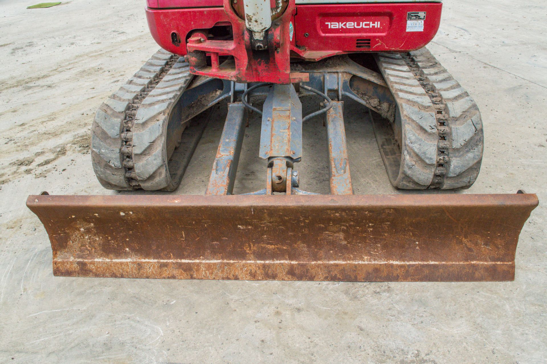 Takeuchi TB260 6 tonne rubber tracked midi excavator Year: 2014 S/N: 126000704 Recorded hours: - Image 15 of 26