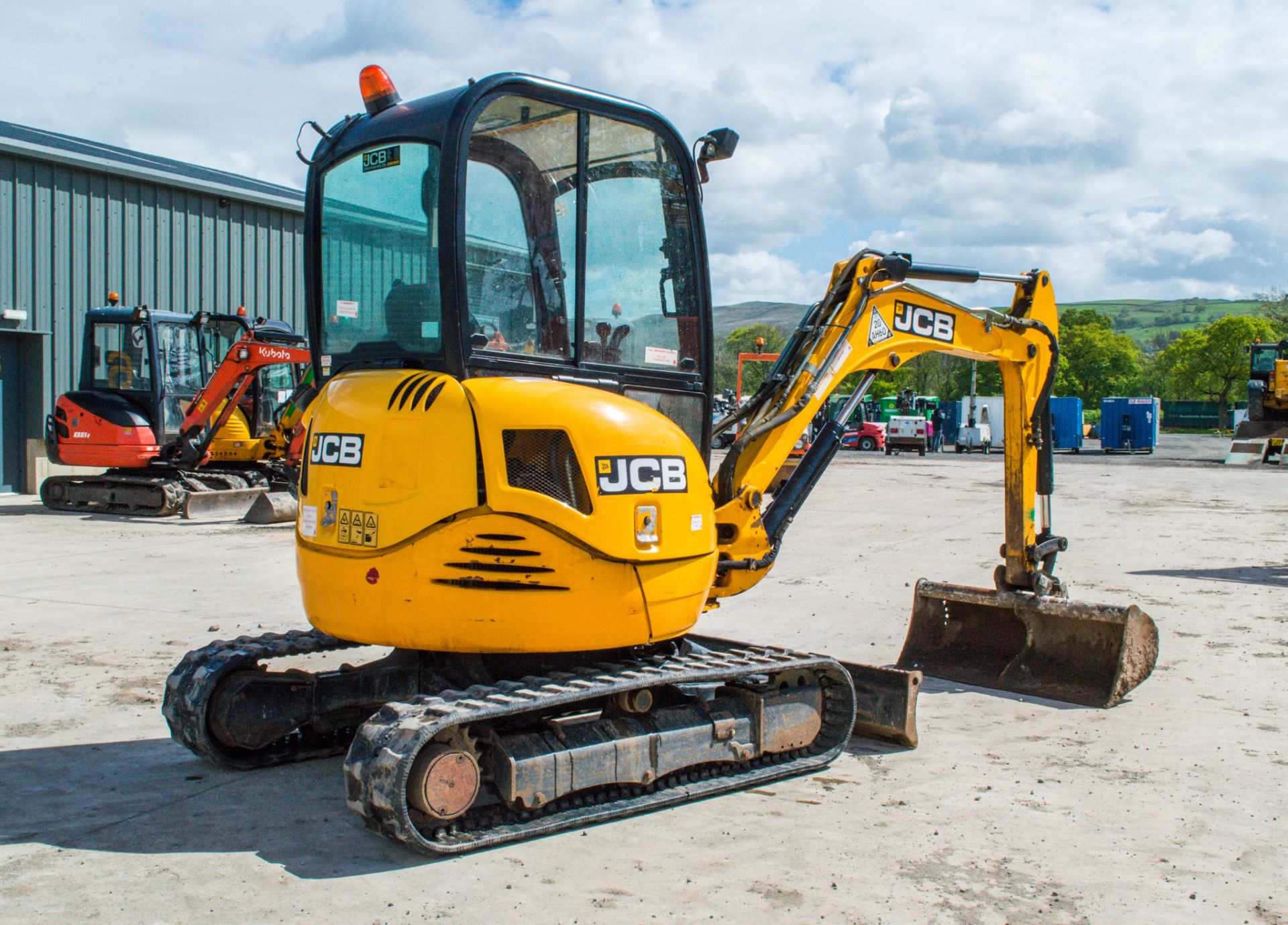 JCB 8025 2.5 tonne rubber tracked mini excavator Year: 2013 S/N: 2226112 Recorded hours: 3431 Blade, - Image 4 of 22