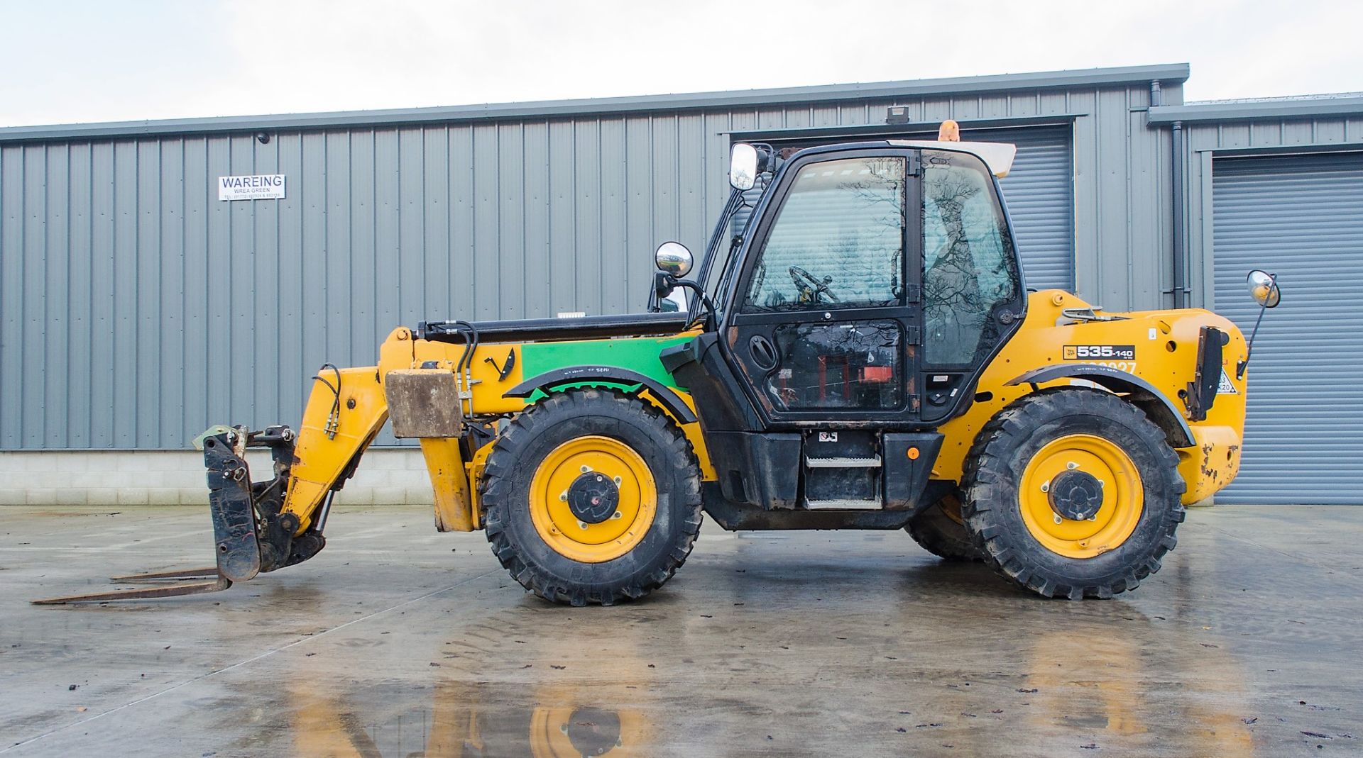 JCB 535-140 Hi-Viz 14 metre telescopic handler Year: 2014  S/N: 2339650 Recorded Hours: 4182 A633927 - Image 7 of 24