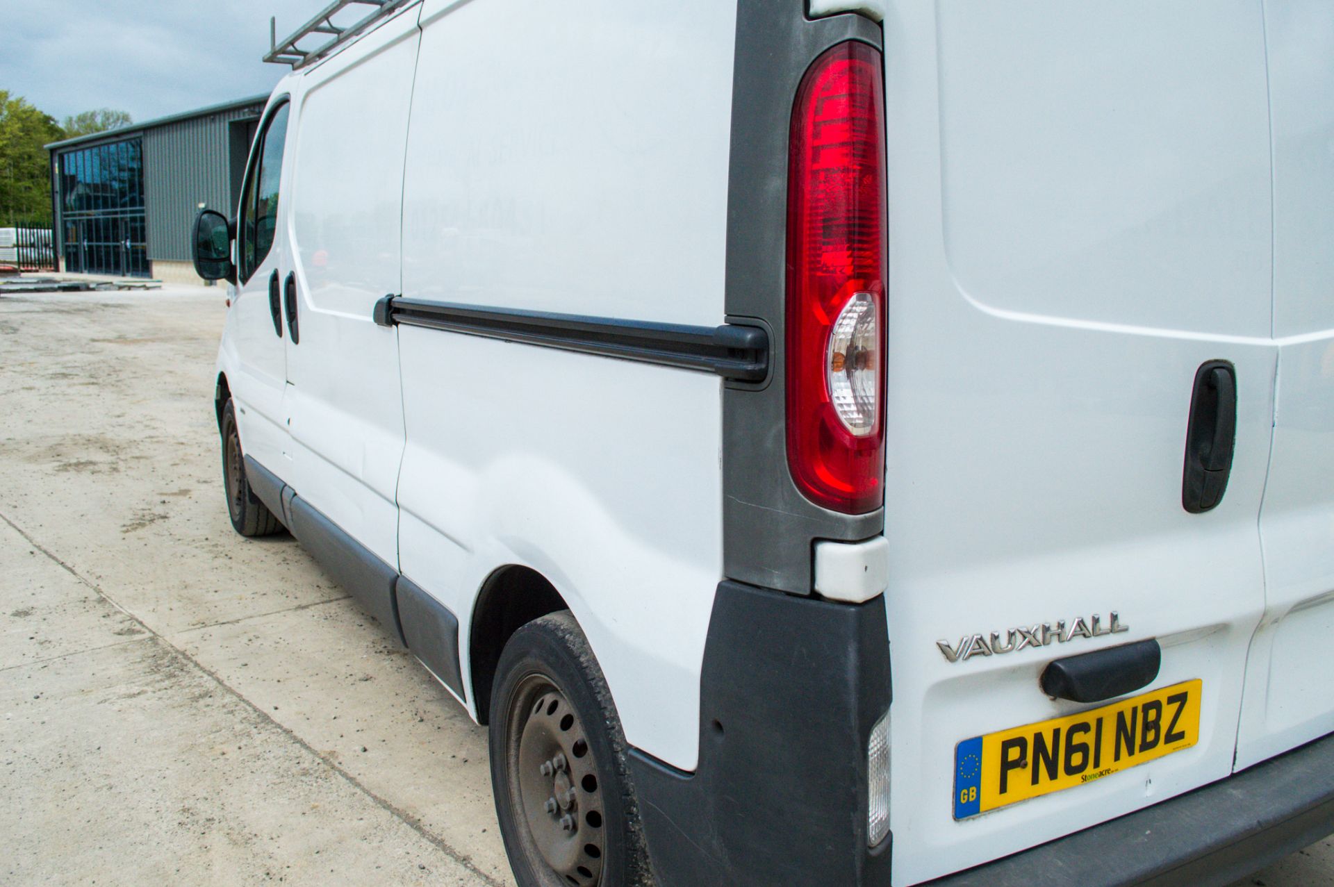 Vauxhall Vivaro 2900 2.0 CDTI 113 LWB panel van - Image 12 of 26