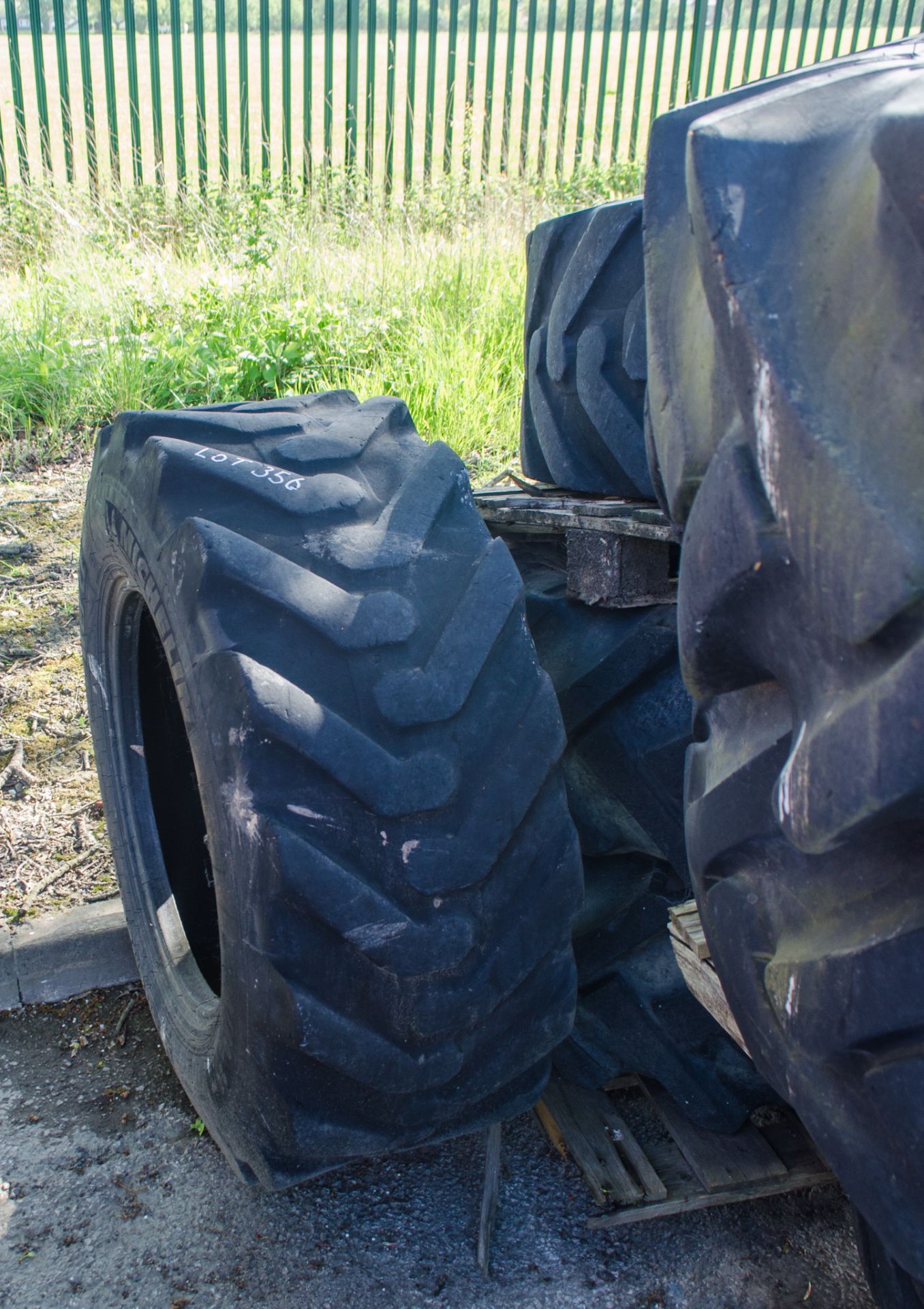 8 - miscellaneous tyres as photographed - Image 4 of 4