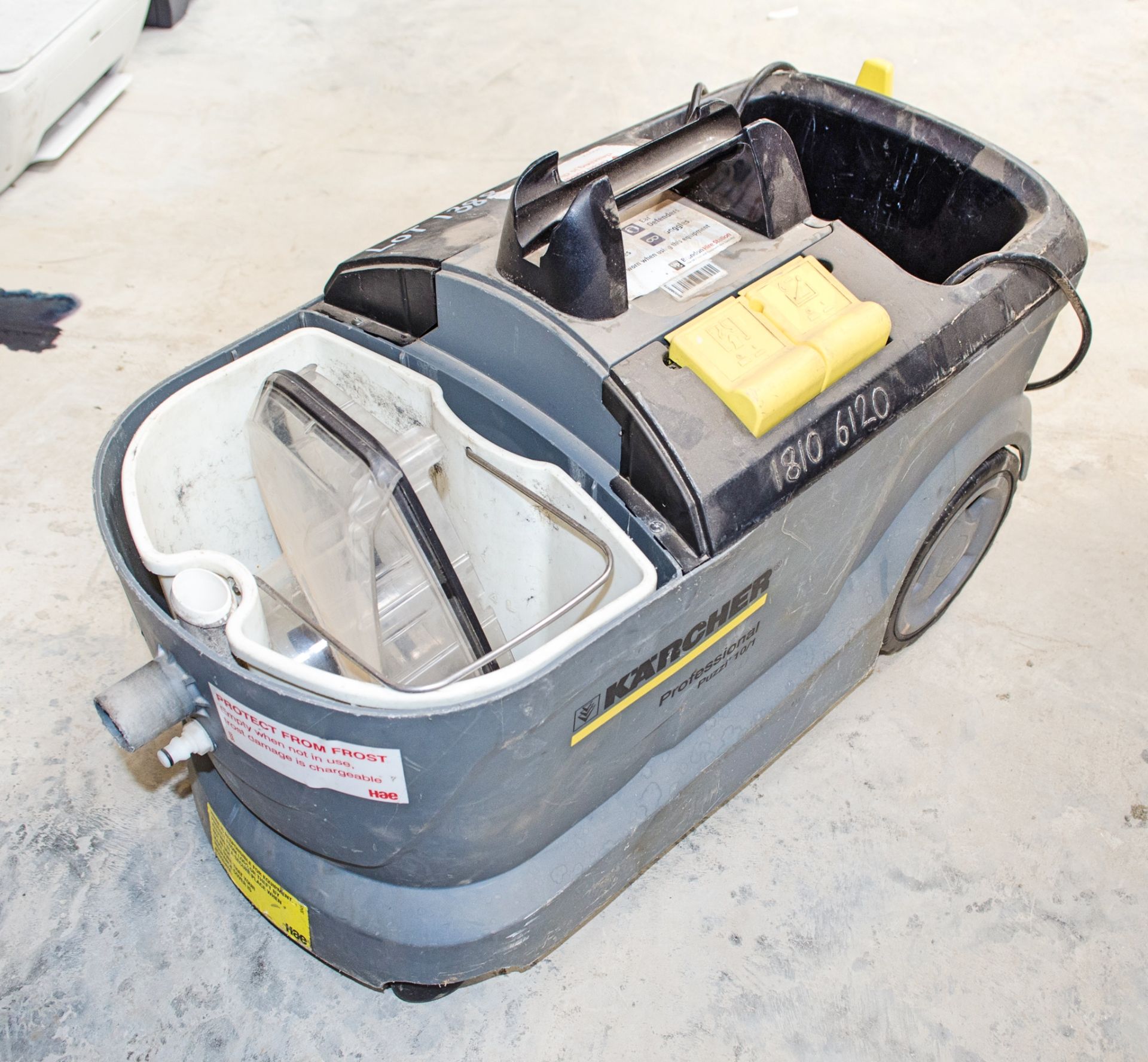 Karcher Puzzi 10/1 floor cleaner ** Hose missing **