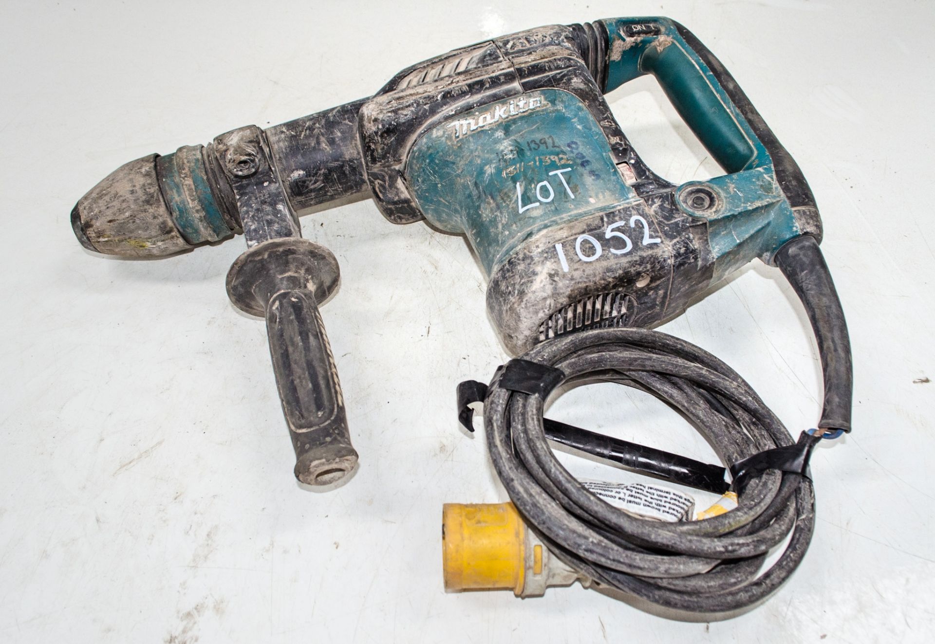 Makita HM0871C 110v SDS rotary hammer drill 15111392