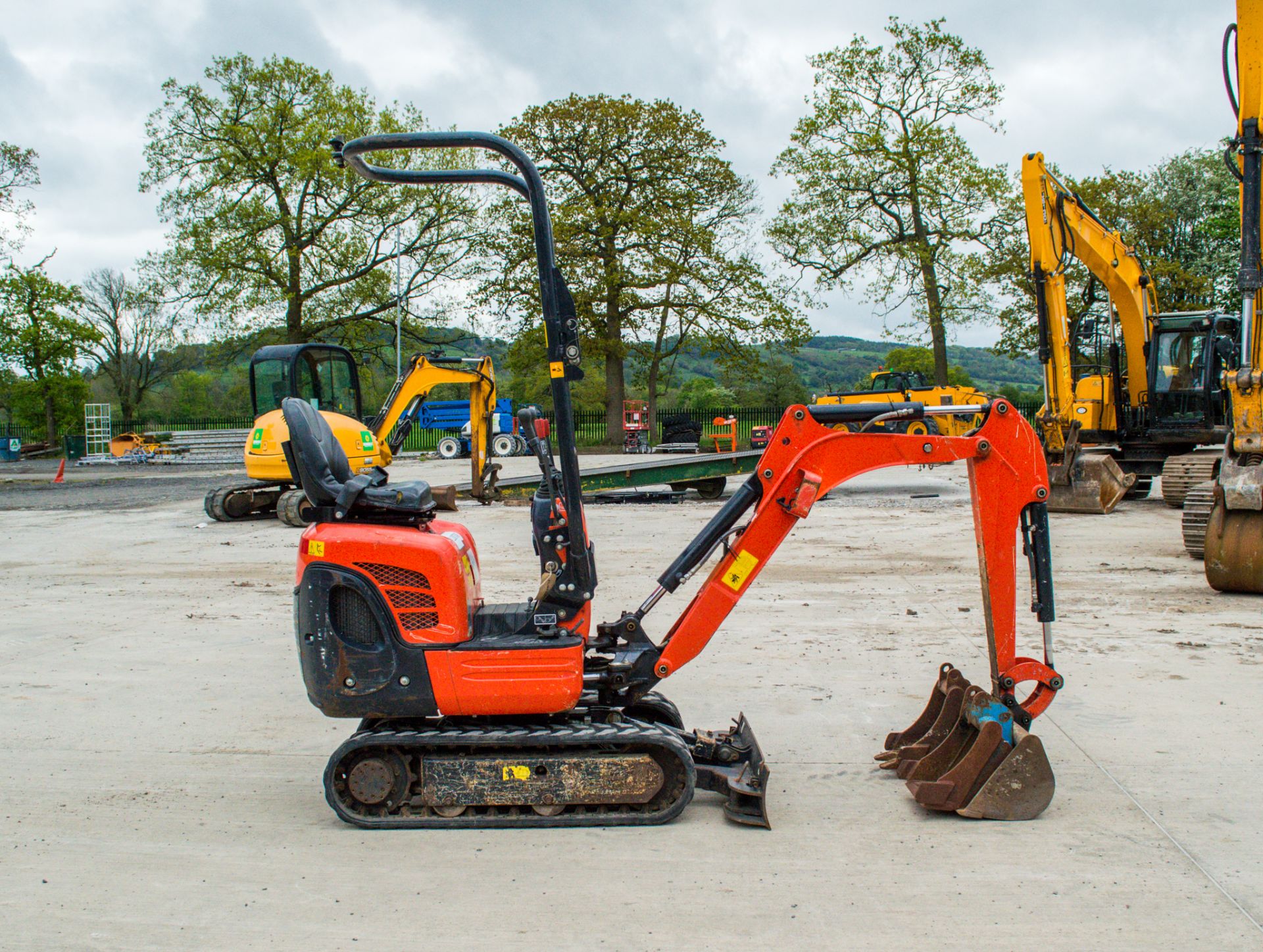 Kubota K008-3 0.8 tonne rubber tracked micro excavator Year: 2018 S/N: 31069 Recorded Hours: 663 - Image 8 of 20