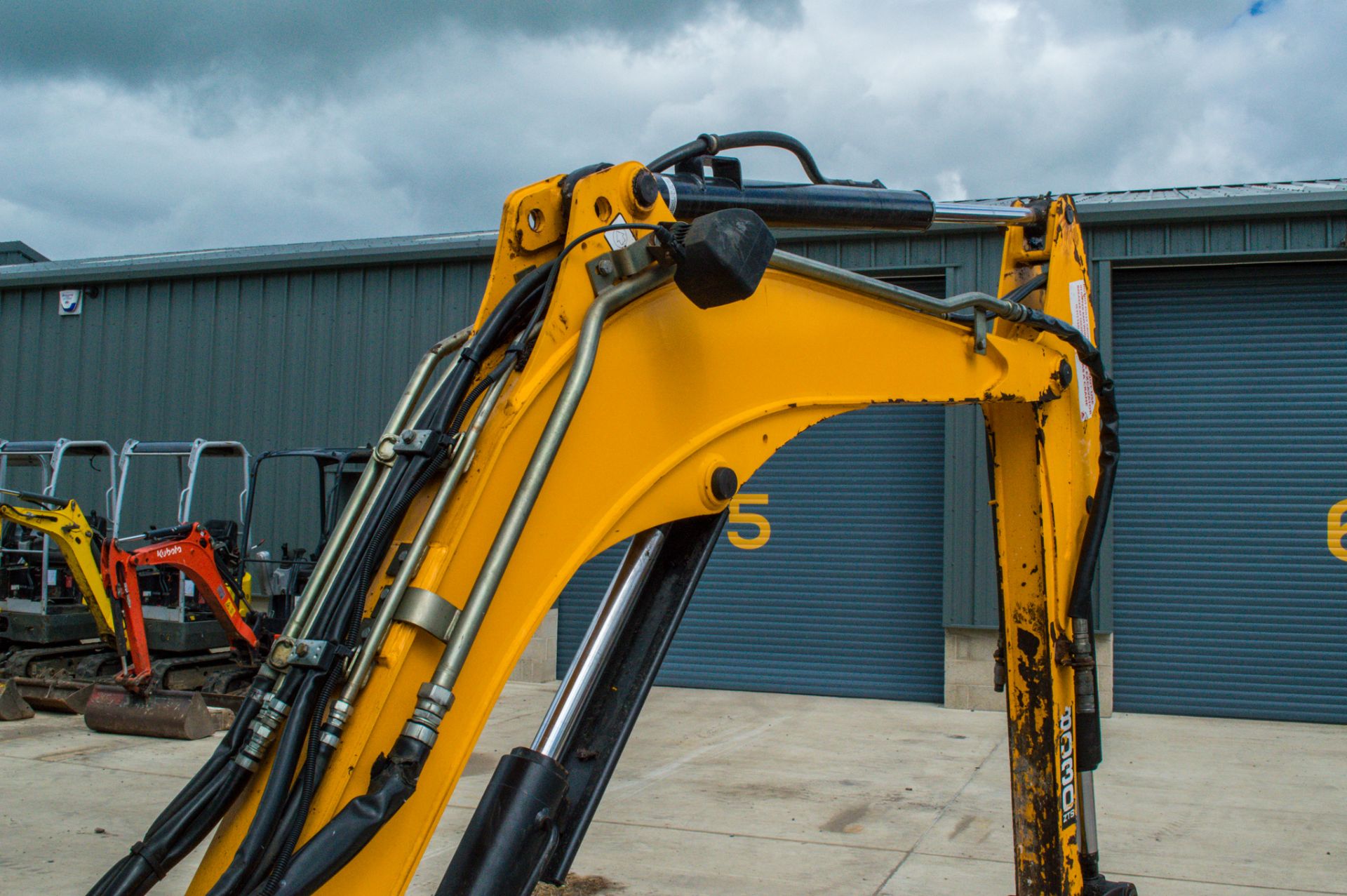 JCB 8030 ZTS 3 tonne rubber tracked mini excavator Year: 2015 S/N: 2432305 Recorded hours: 2702 - Image 11 of 21