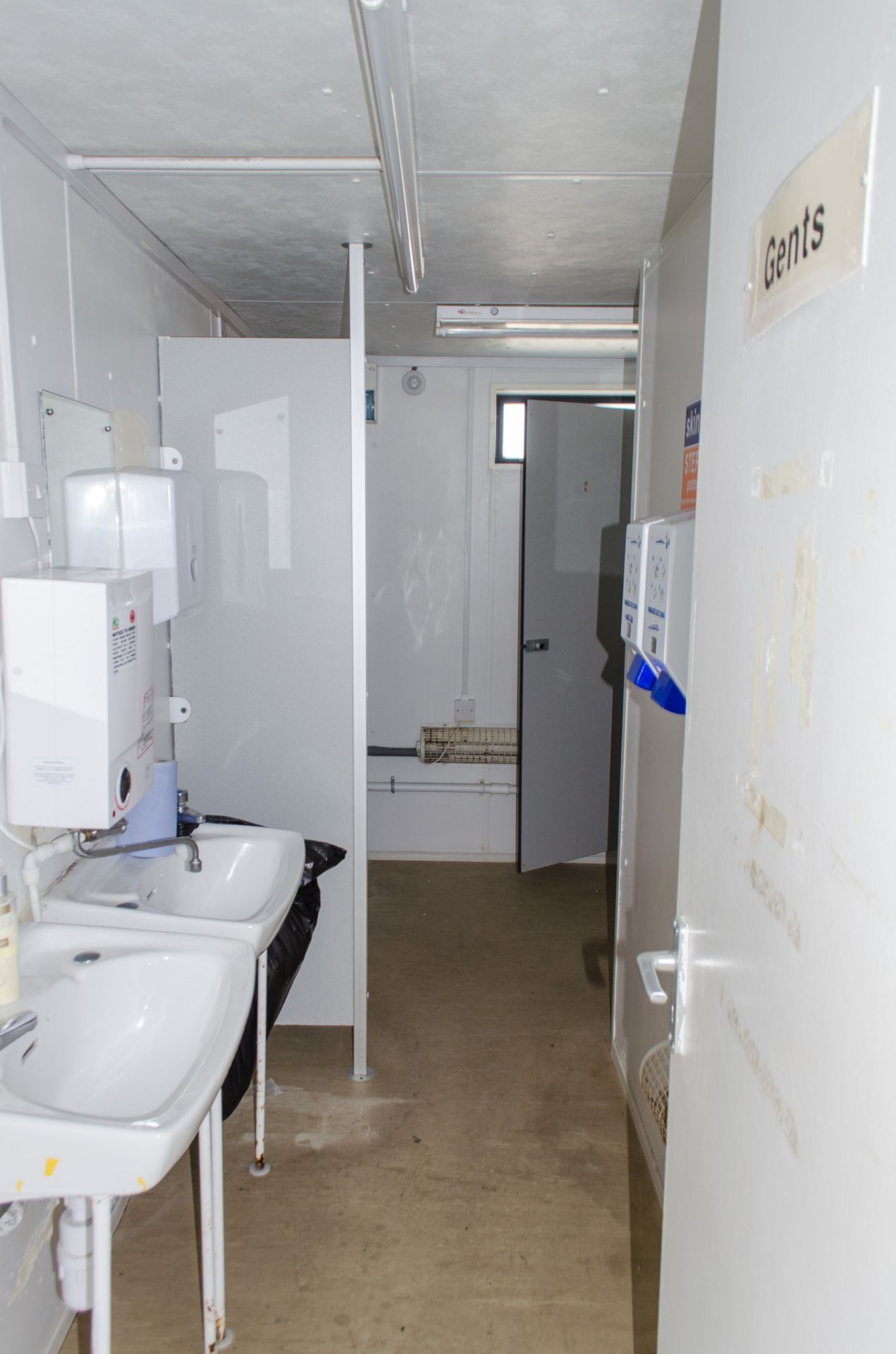 32 ft x 10 ft steel anti vandal site toilet/office unit Comprising of: lobby, office, gents - Image 7 of 12