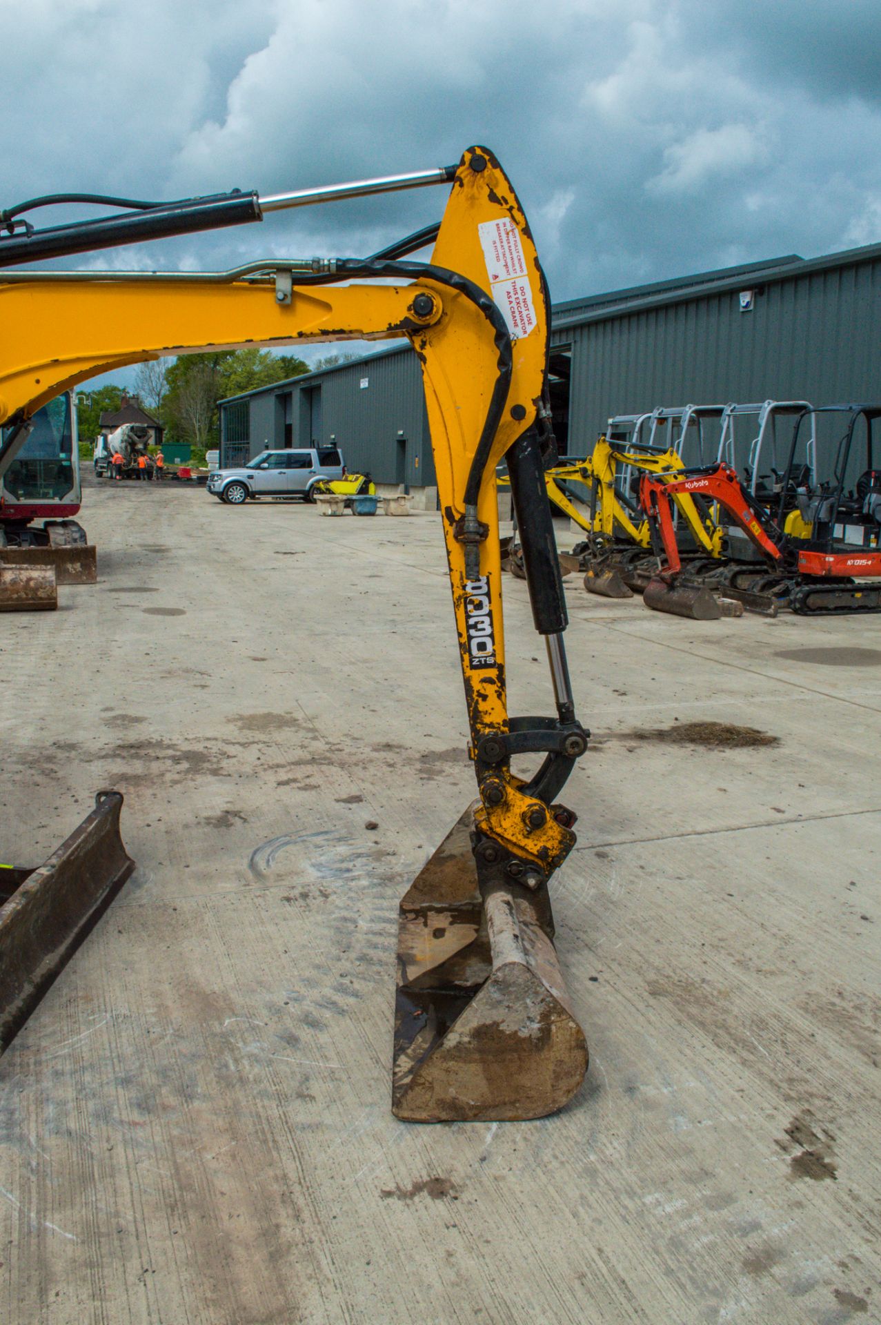 JCB 8030 ZTS 3 tonne rubber tracked mini excavator Year: 2015 S/N: 2432305 Recorded hours: 2702 - Image 12 of 21