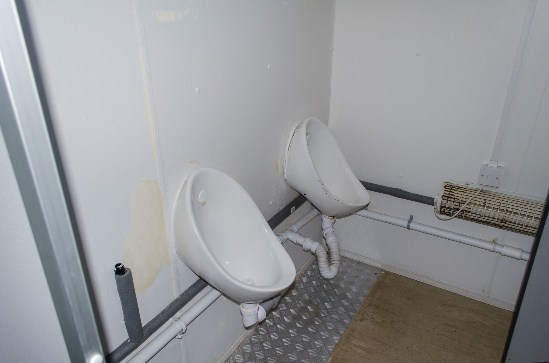 32 ft x 10 ft steel anti vandal site toilet/office unit Comprising of: lobby, office, gents - Image 8 of 12