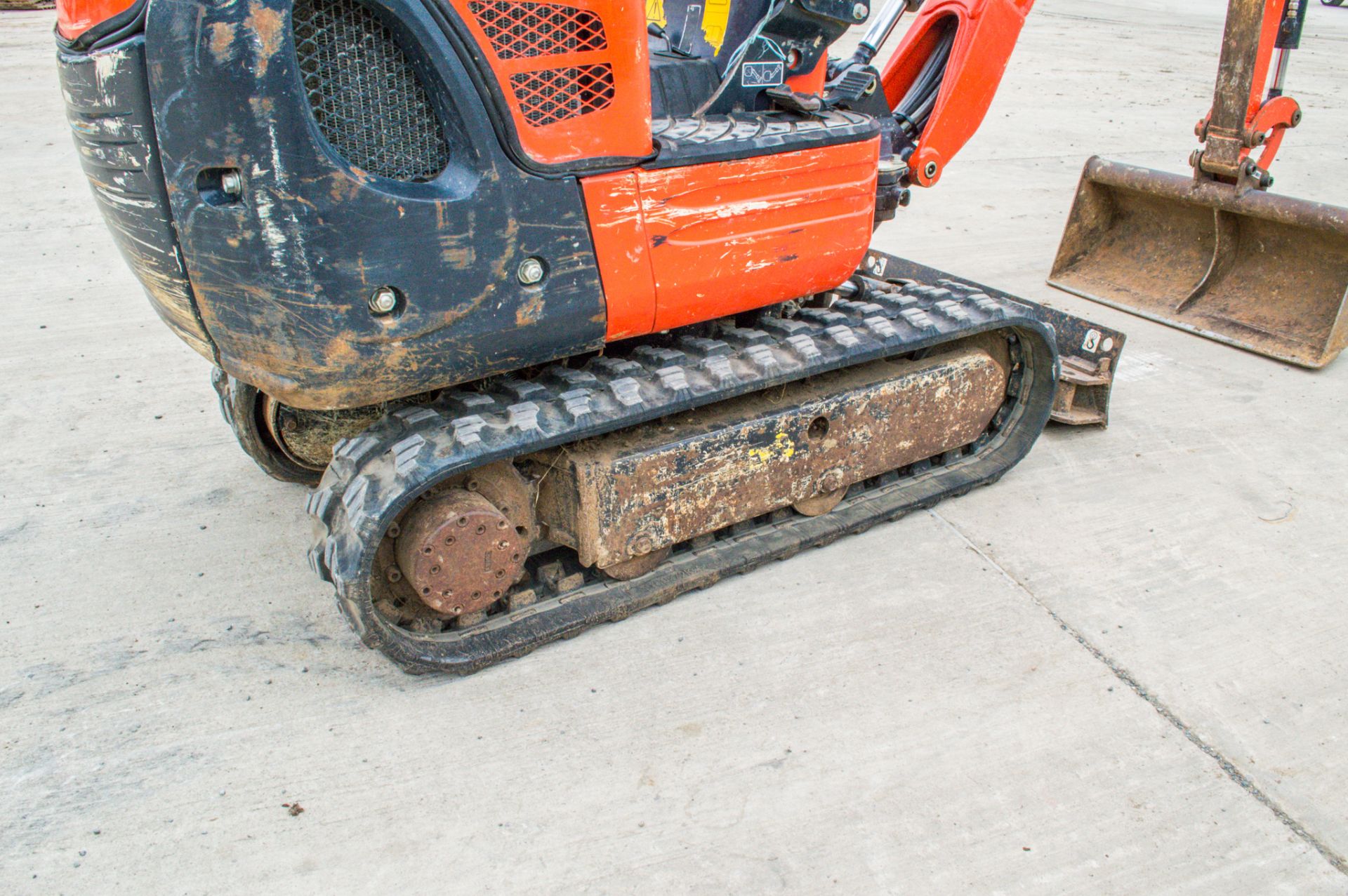 Kubota K008-3 0.8 tonne rubber tracked micro excavator Year: 2018 S/N: 31134 Recorded Hours: 623 - Image 9 of 20