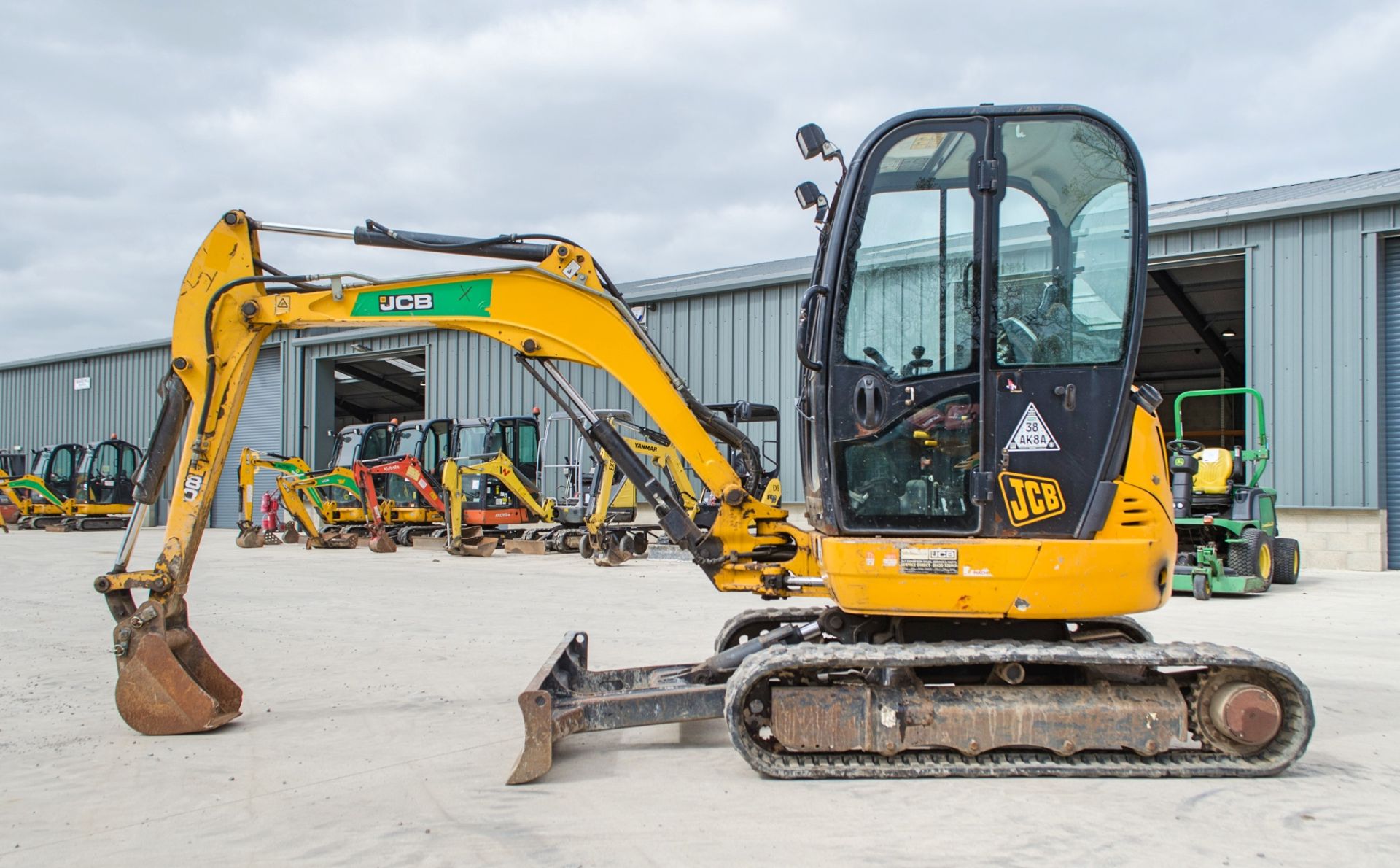 JCB 8030 ZTS 3 tonne rubber tracked excavator Year: 2014 S/N: 2117050 Recorded Hours: 2750 blade, - Image 8 of 21