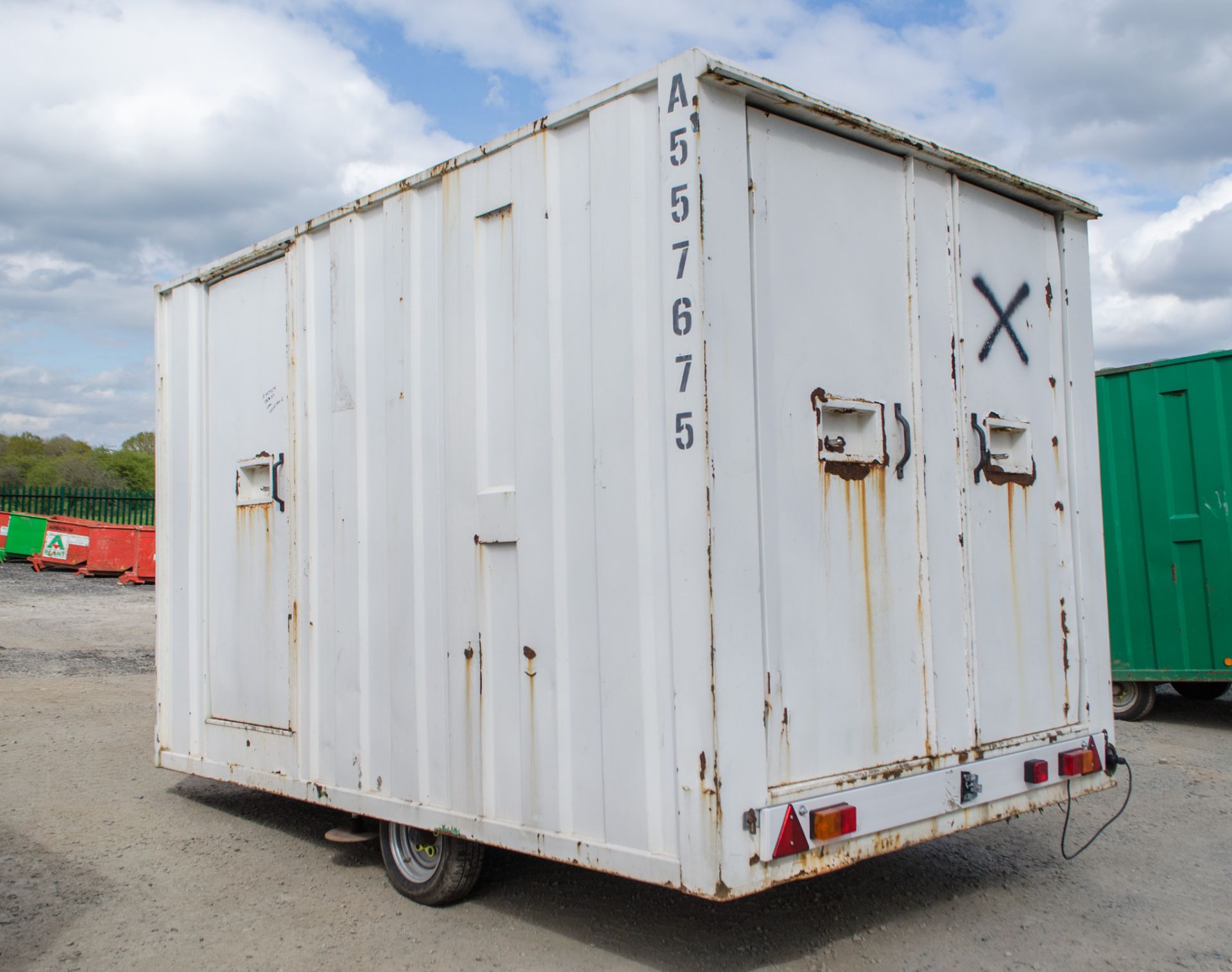 Groundhog 12 ft x 8 ft steel anti vandal mobile welfare unit Comprising of: Canteen, toilet & - Image 4 of 11