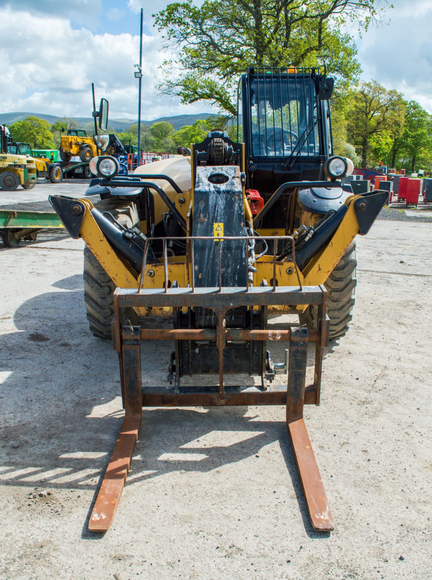 Caterpillar TH417C 17 metre telescopic handler Year: 2014 S/N: NAB00184 Recorded hours: 2005 - Image 5 of 26