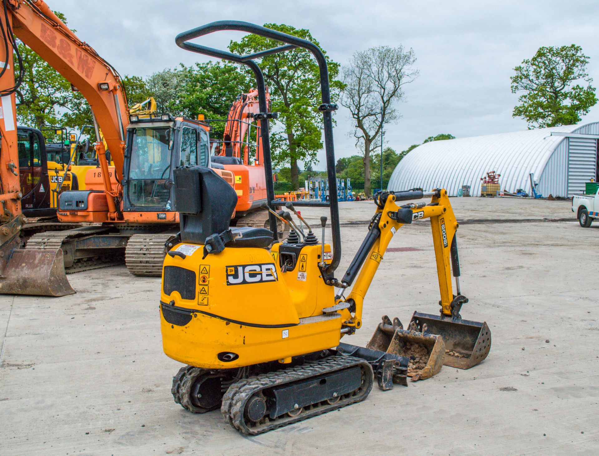 JCB 8008 CTS 0.8 tonne rubber tracked micro excavator Year: 2021 S/N: 2970262 Recorded Hours: 235 - Image 3 of 23