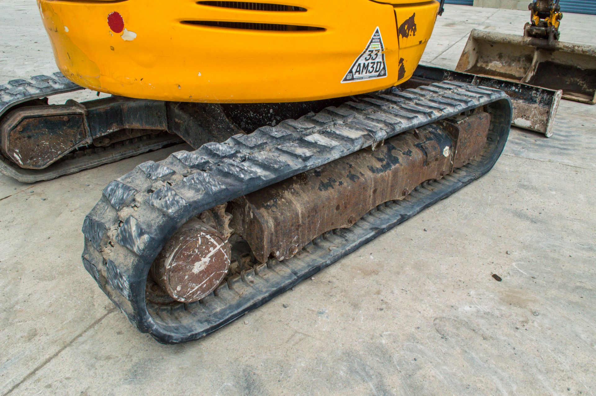 JCB 8030 ZTS 3 tonne rubber tracked mini excavator Year: 2015 S/N: 2432305 Recorded hours: 2702 - Image 10 of 21