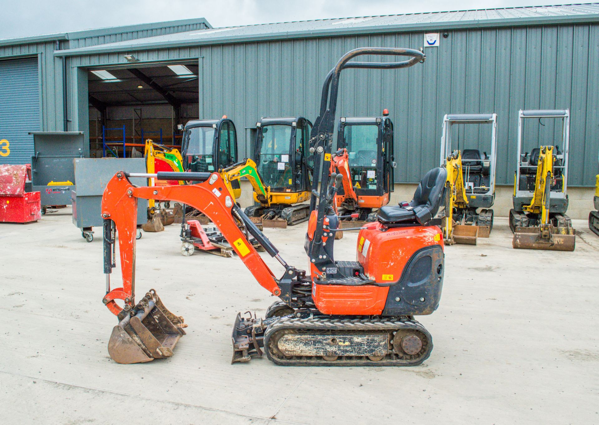 Kubota K008-3 0.8 tonne rubber tracked micro excavator Year: 2018 S/N: 31059 Recorded Hours: 767 - Image 8 of 20