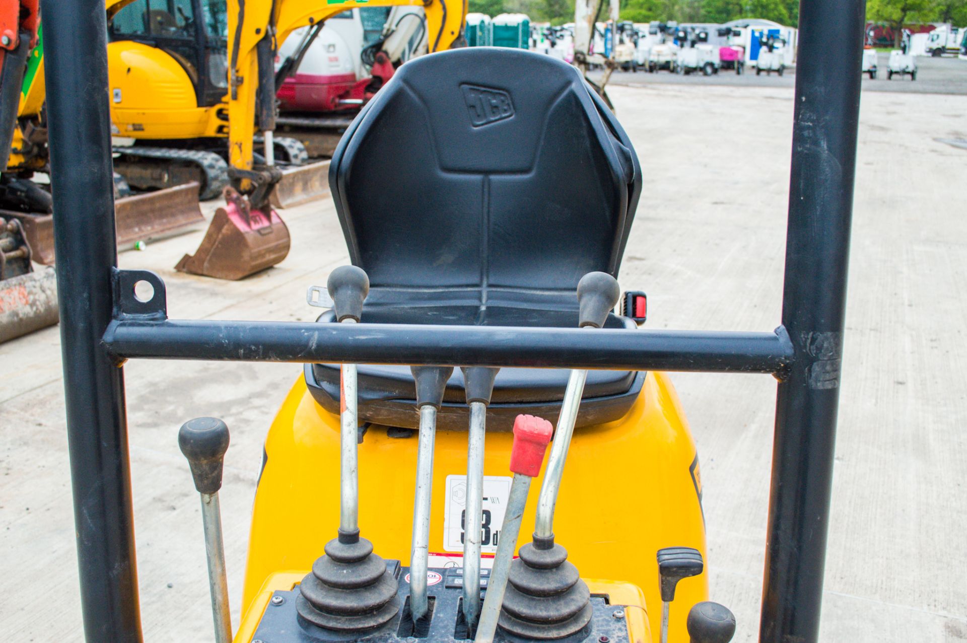 JCB 8008 CTS 0.8 tonne rubber tracked micro excavator Year: 2021 S/N: 2970262 Recorded Hours: 235 - Image 20 of 23