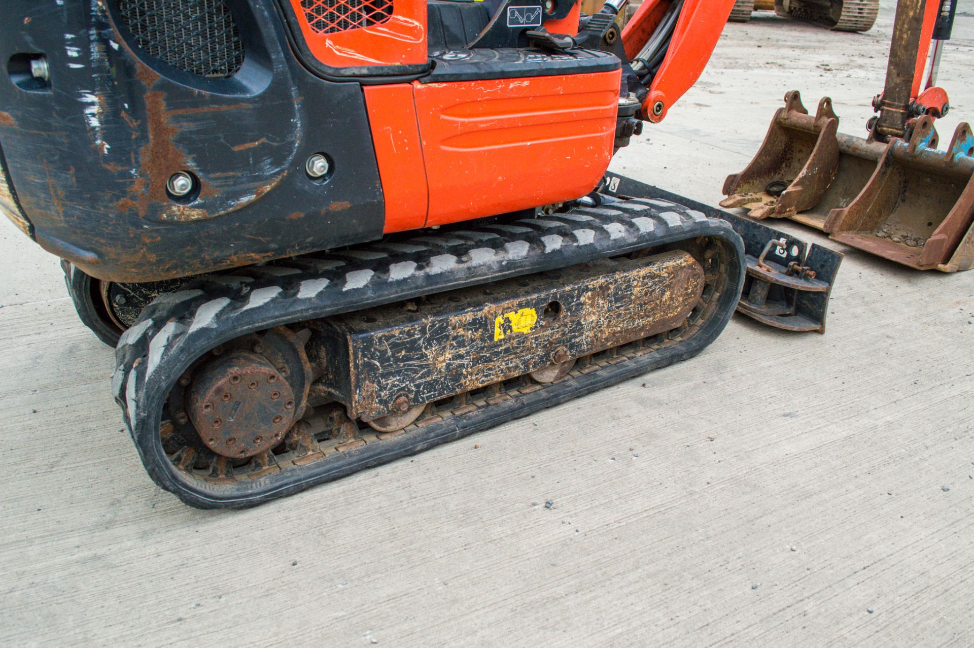 Kubota K008-3 0.8 tonne rubber tracked micro excavator Year: 2018 S/N: 31069 Recorded Hours: 663 - Image 9 of 20