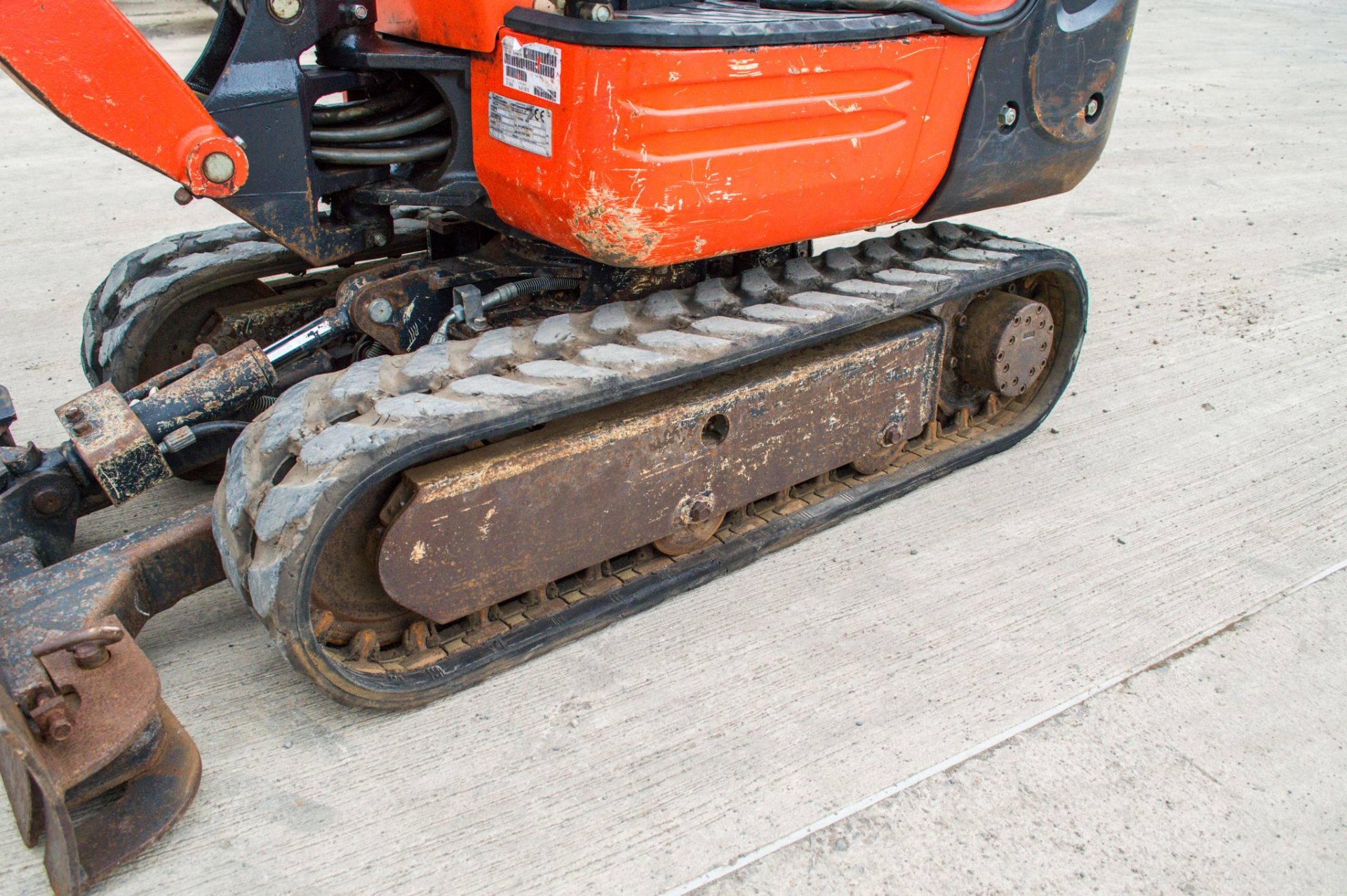 Kubota K008-3 0.8 tonne rubber tracked micro excavator Year: 2018 S/N: 31068 Recorded Hours: 1180 - Image 9 of 20