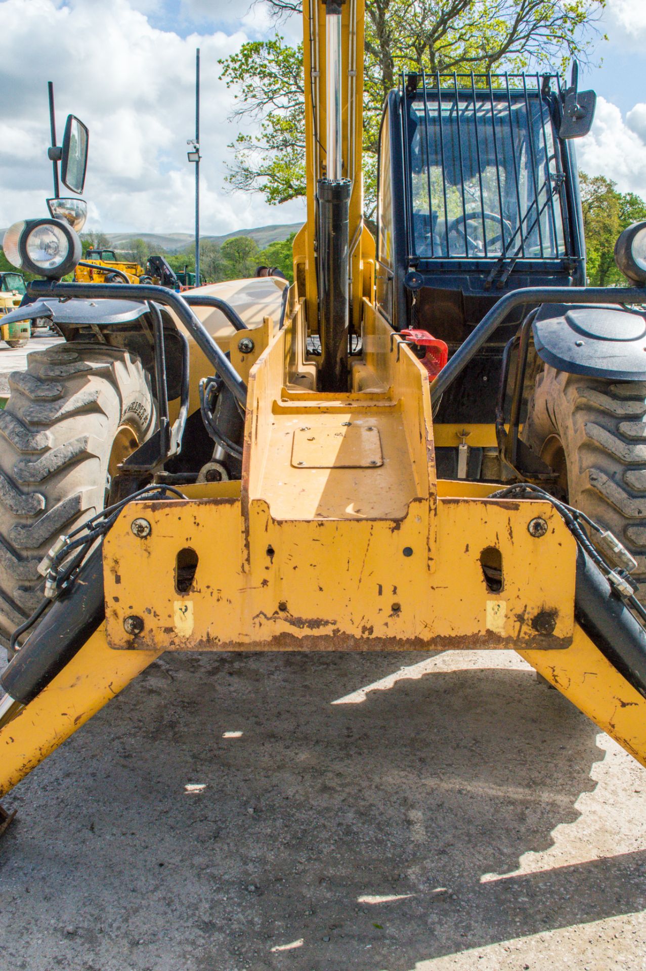 Caterpillar TH417C 17 metre telescopic handler Year: 2014 S/N: NAB00184 Recorded hours: 2005 - Image 17 of 26