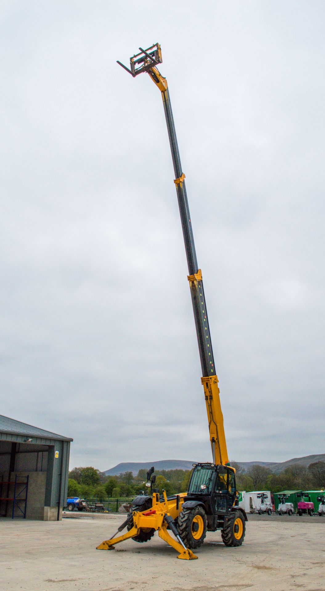 JCB 540-180 Hi-Viz 18 metre telescopic handler  Year: 2017 S/N: 2568367 Recorded Hours: 6219 c/w - Image 16 of 26