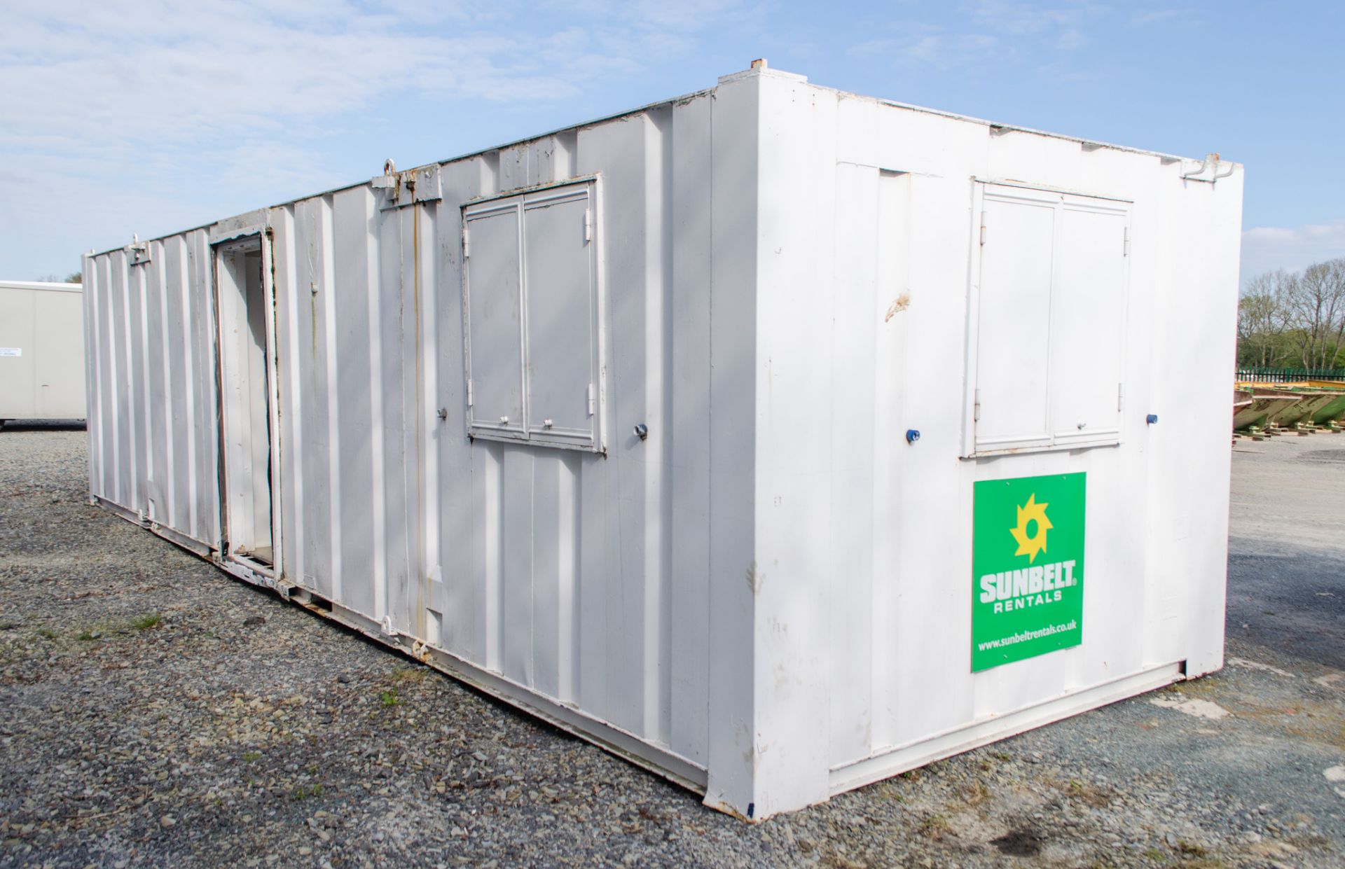 32 ft x 10 ft steel anti vandal site toilet/office unit Comprising of: lobby, office, gents - Image 2 of 12