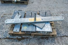 Roof anchor system L105Y131