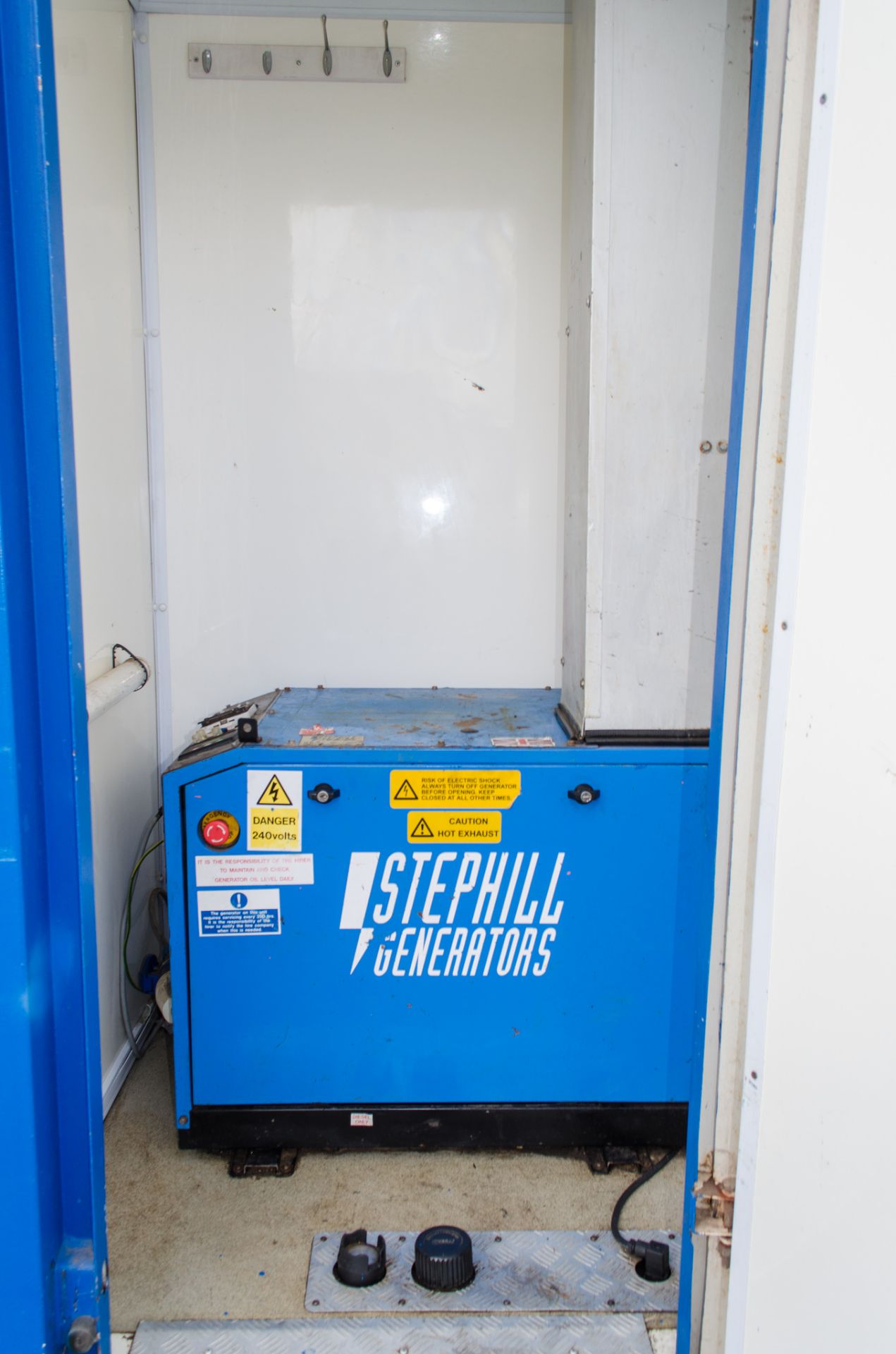 Boss Cabins 12 ft x 8 ft steel anti vandal mobile welfare unit Comprising of: Canteen, toilet & - Image 10 of 11