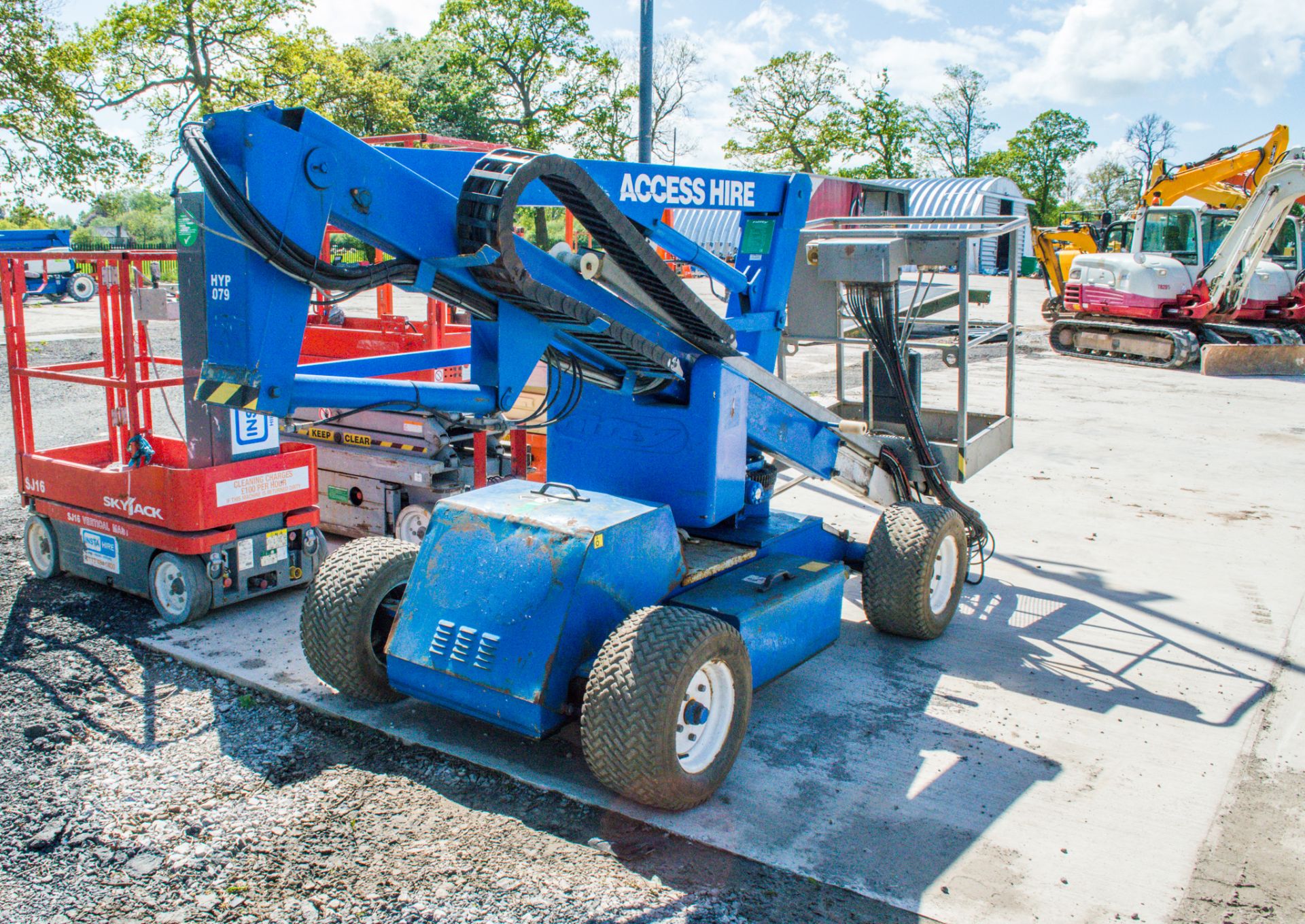 Nifty HR12 Hybrid battery electric/diesel driven articulated boom lift access platform S/N: - Image 4 of 8