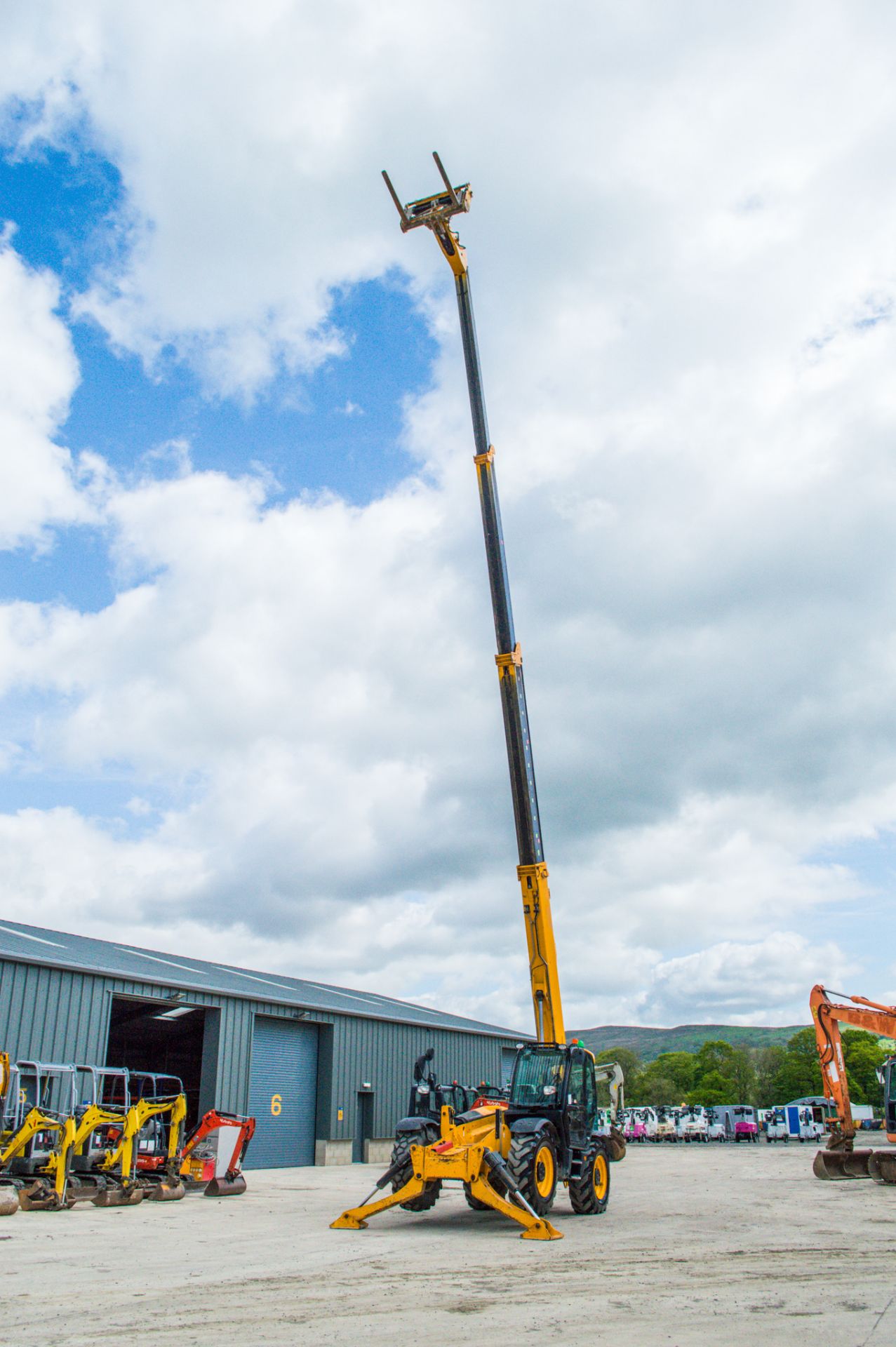 JCB 540-180 Hi-Viz 18 metre telescopic handler  Year: 2017 S/N: 2567255 Recorded Hours: 5503 c/w - Image 16 of 28