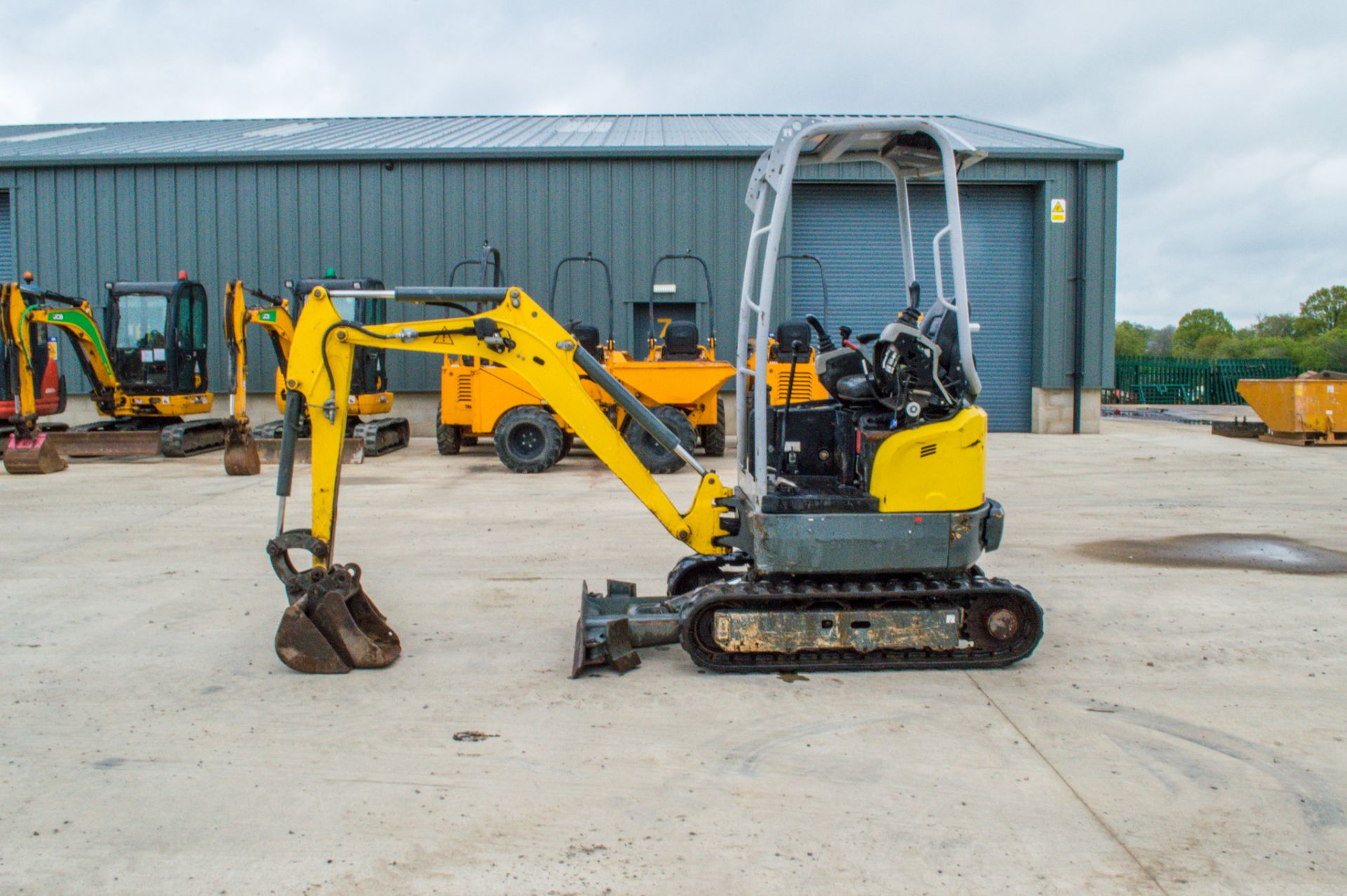 Wacker Neuson EZ17 1.7 tonne rubber tracked mini excavator Year: 2018 S/N: L03222 Recorded Hours: - Image 8 of 20